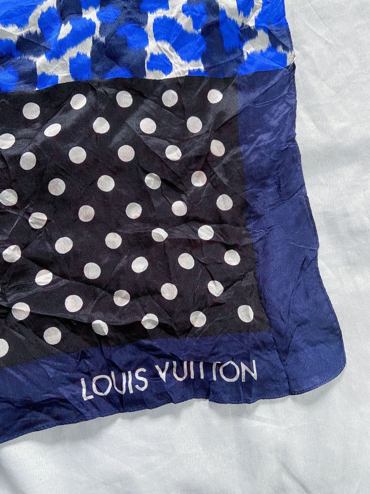 Louis Vuitton LOUIS VUITTON PATTERN SILK SCARF Size ONE SIZE - 18 Thumbnail