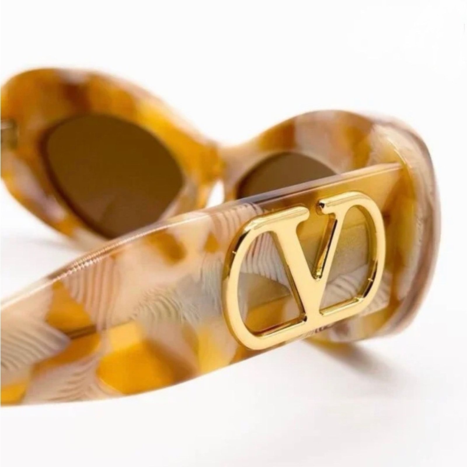 Valentino New! Valentino Women's Brown Oval Sunglasses, VLS 178D, $590 Size ONE SIZE - 5 Thumbnail
