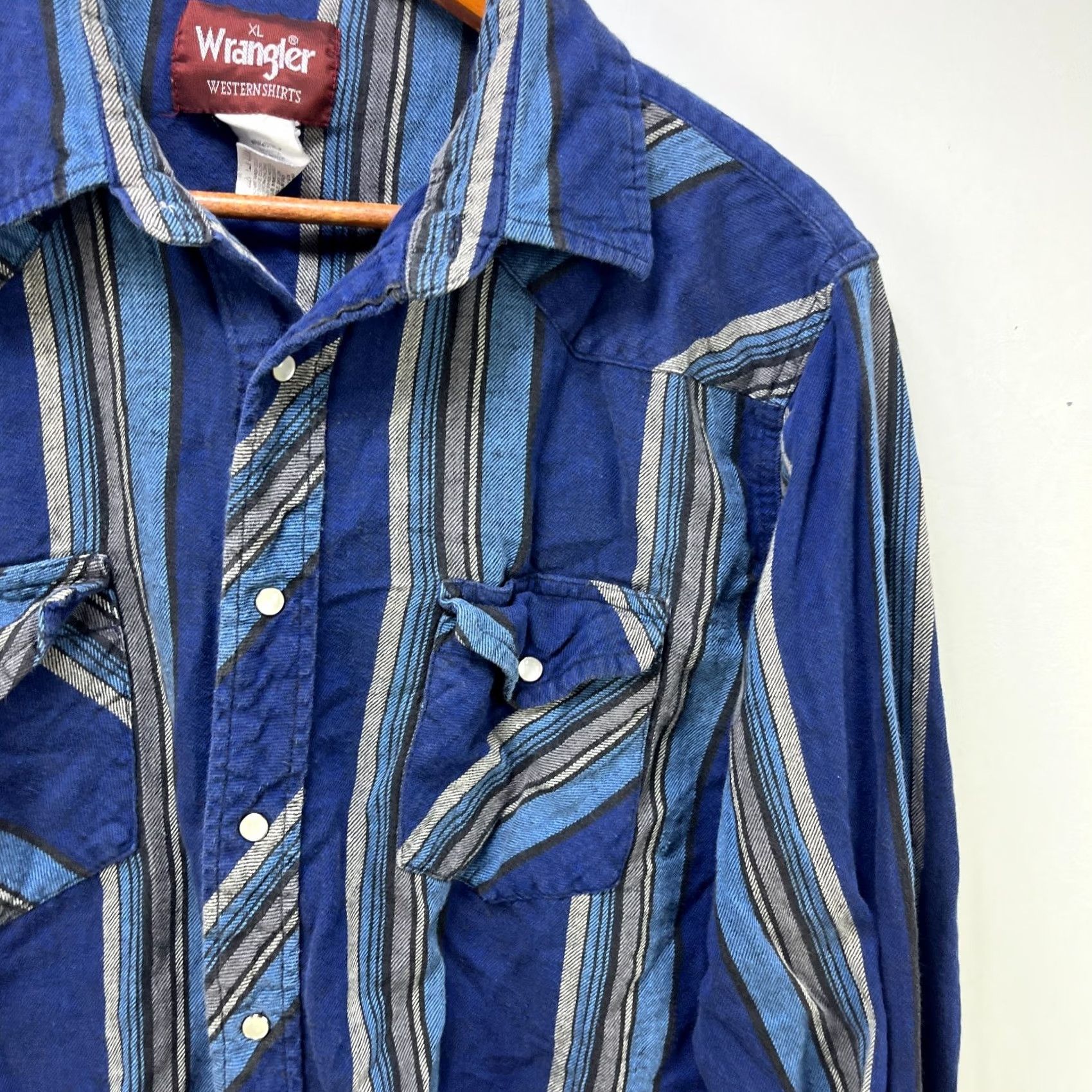 Wrangler VINTAGE Wrangler Pearl Snap Button-Up Shirt XL Blue Cotton Mens 90s Western USA Pockets Size US XL / EU 56 / 4 - 3 Thumbnail