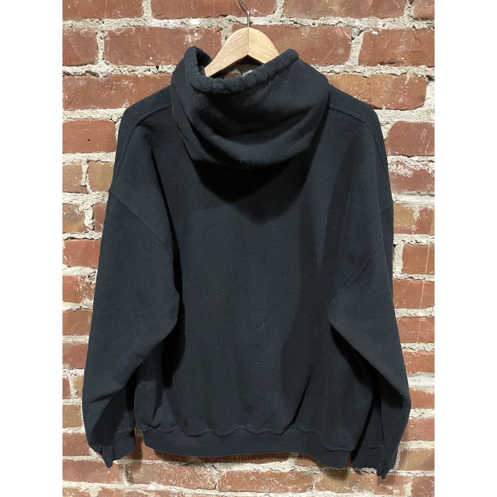 Vintage VINTAGE Little Mermaid Hollywood Bowl Concert Hoodie XL 2016 Unisex Adults Mermaid Black Pullover Sweatshirt 26” Pit to Pit 28” Length Size US XL / EU 56 / 4 - 4 Thumbnail