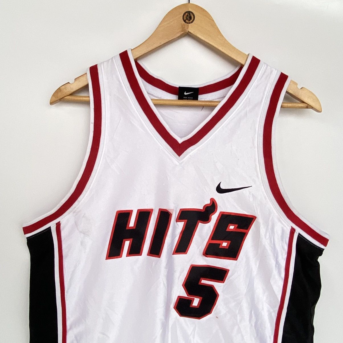 Other Vintage Nike Miami Heat White And Red Jersey Size XL Size US XL / EU 56 / 4 - 4 Thumbnail