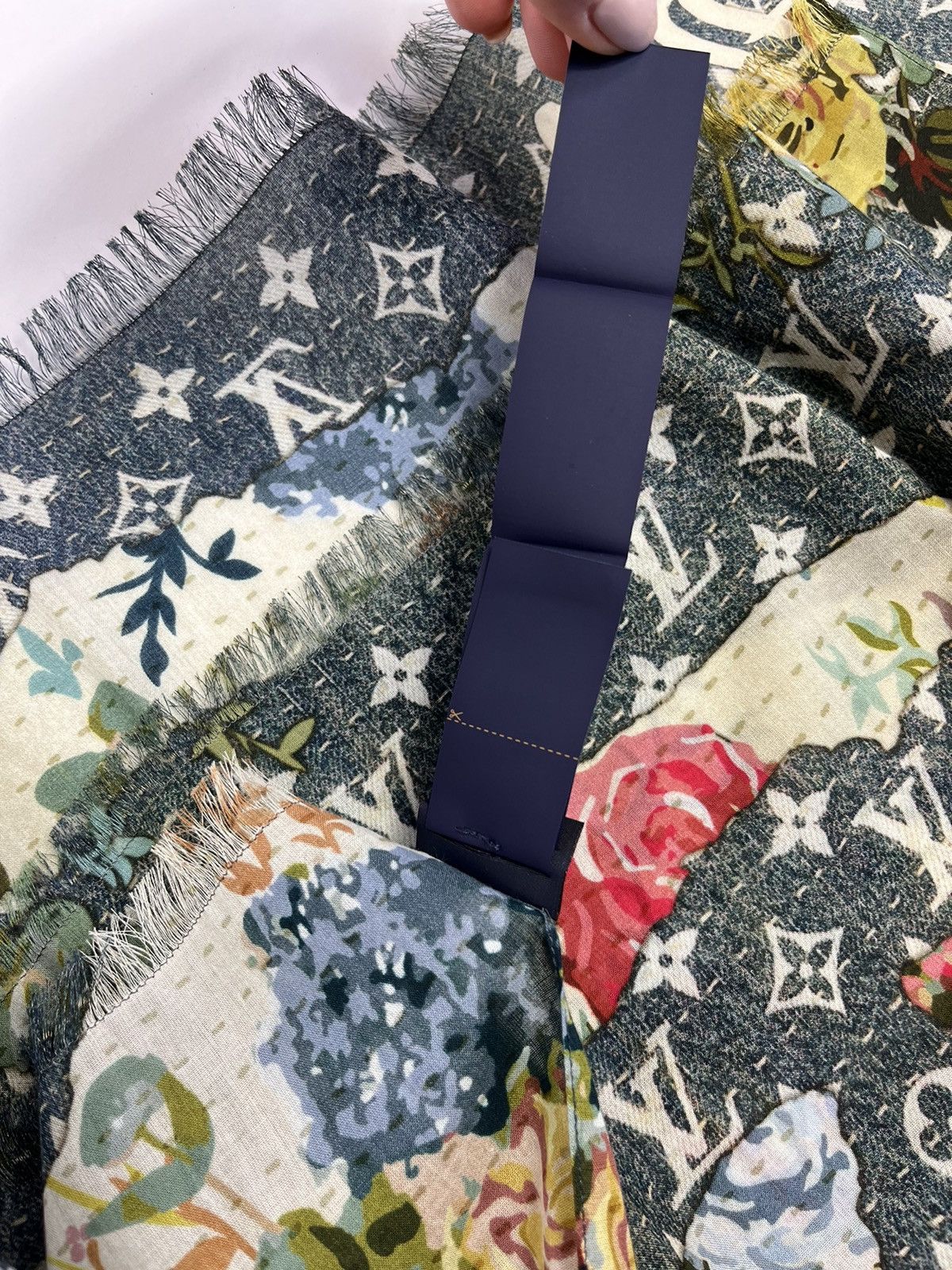 Louis Vuitton VIRGIL ABLOH FLOWER MONOGRAM PRINT SCARFT Size ONE SIZE - 6 Thumbnail