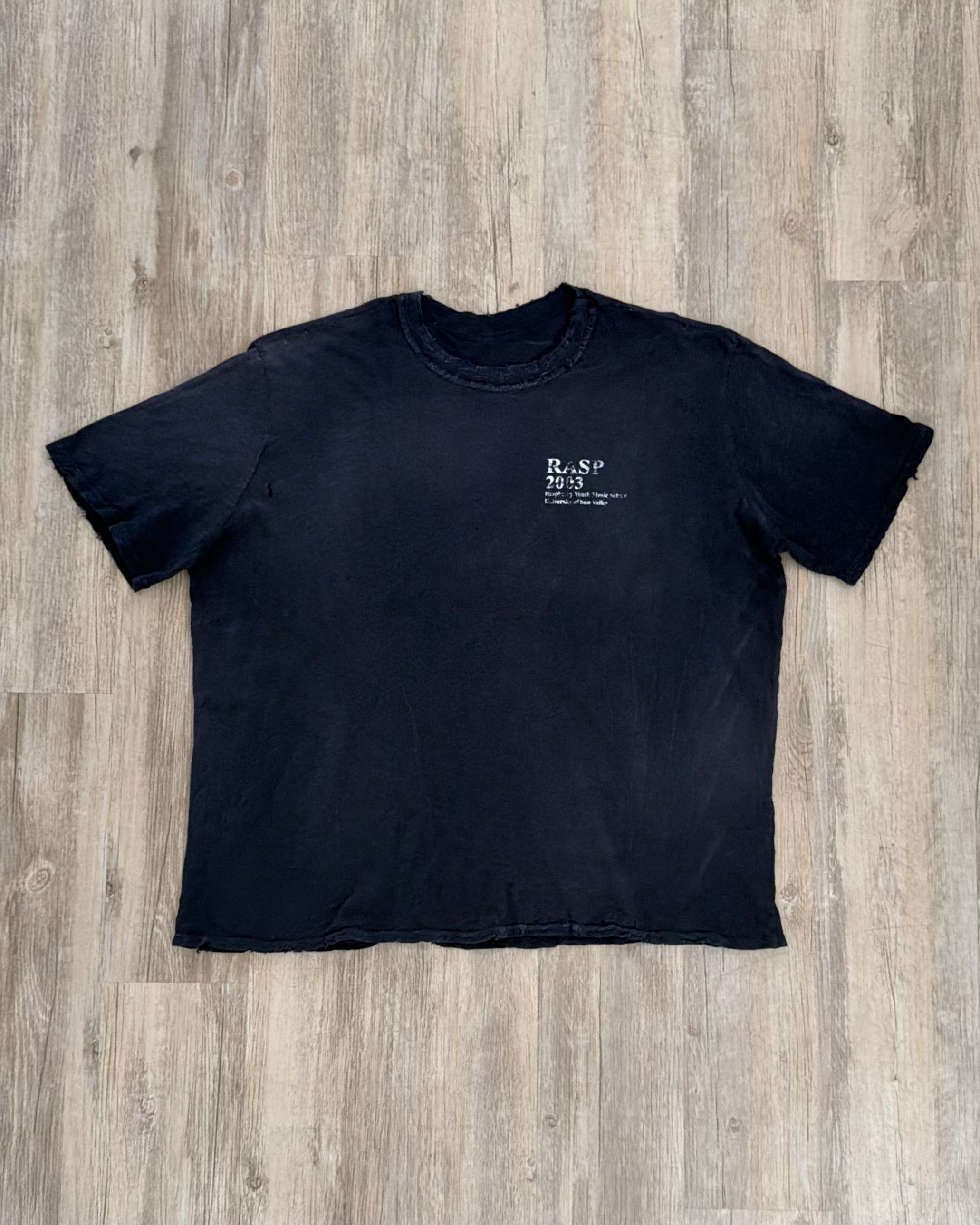 GvGallery Raspberry Hills 'Music' Tee
