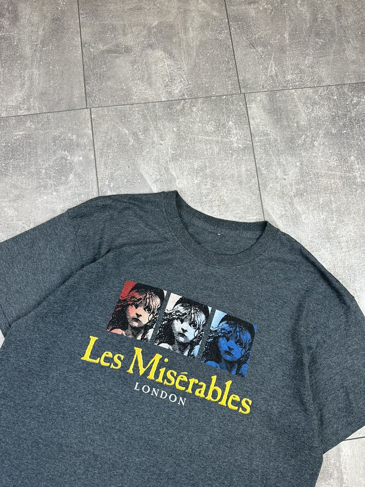 Band Tees Vintage Les Miserables Movie Graphic Tee Size US M / EU 48-50 / 2 - 3 Thumbnail