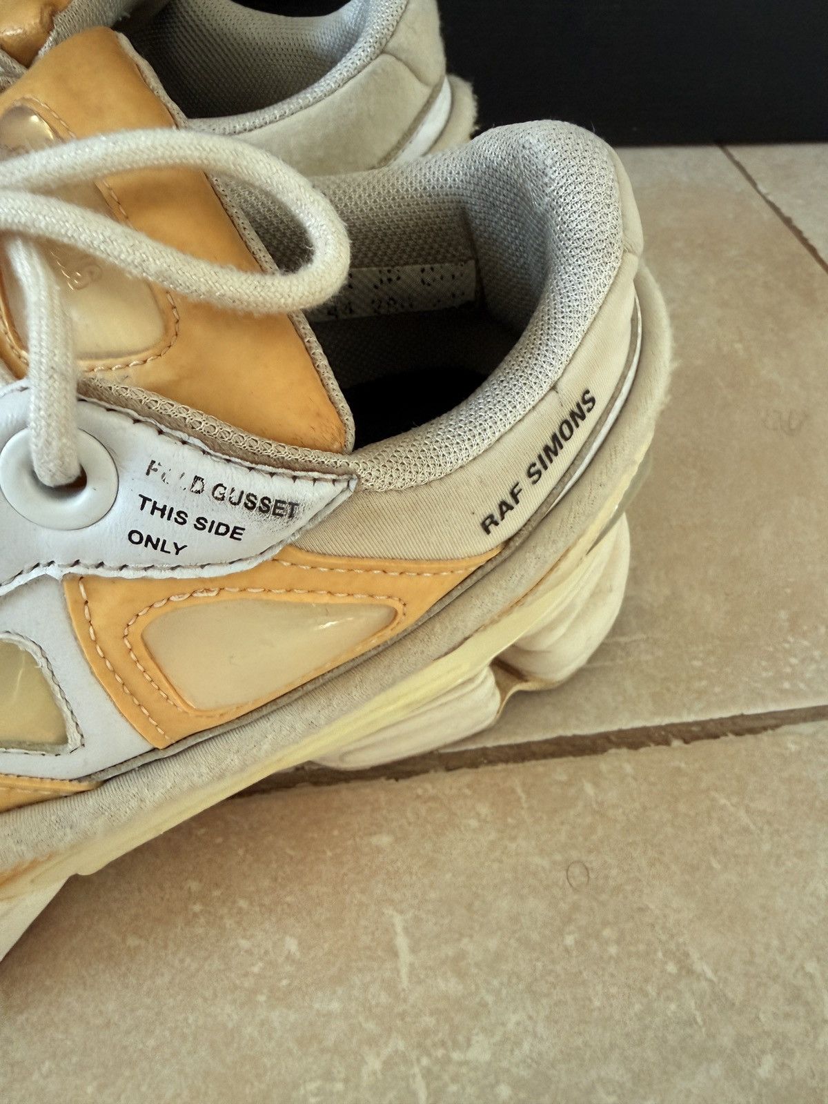 Adidas × Raf Simons Raf Simons Ozweegos Size US 10 / EU 43 - 6 Thumbnail