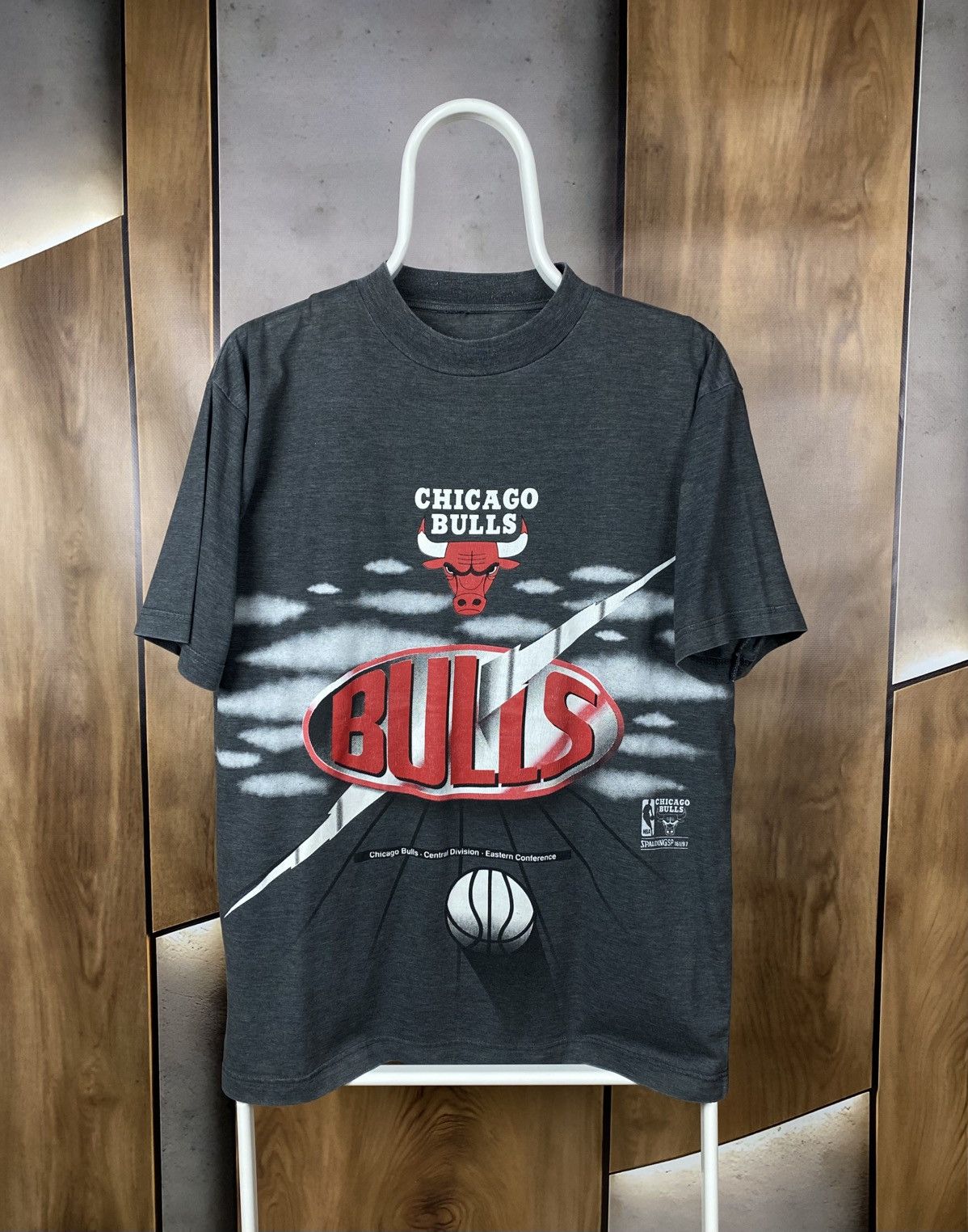 NBA 🐂Vintage 90s T-Shirt Spalding Chicago Bulls NBA VTG Tee🐂 Size US M / EU 48-50 / 2 - 1 Thumbnail