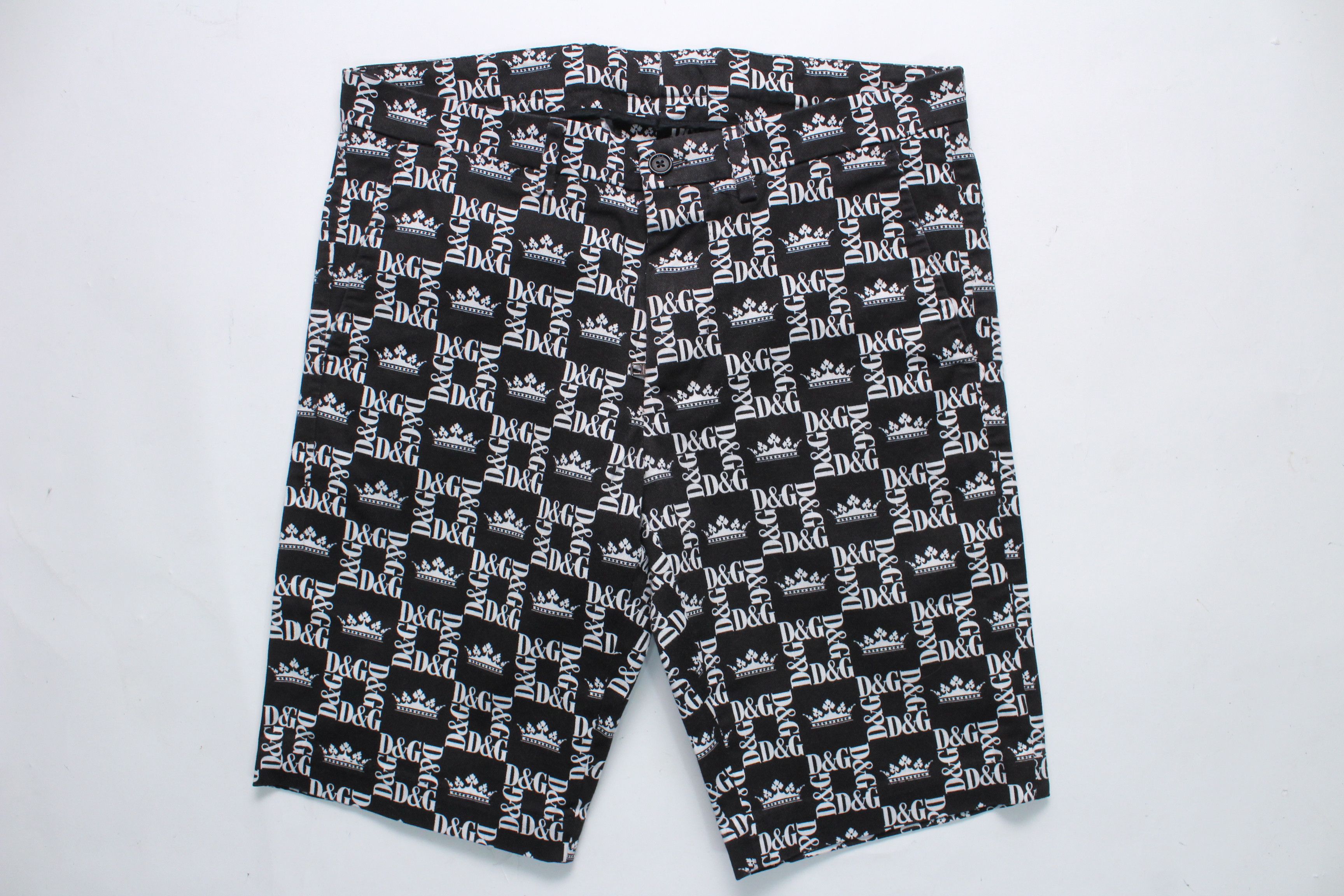 Dolce & Gabbana Dolce & Gabbana All-Over Logo Crown Print Shorts IT 44 / 28 Size US 28 / EU 44 - 1 Thumbnail