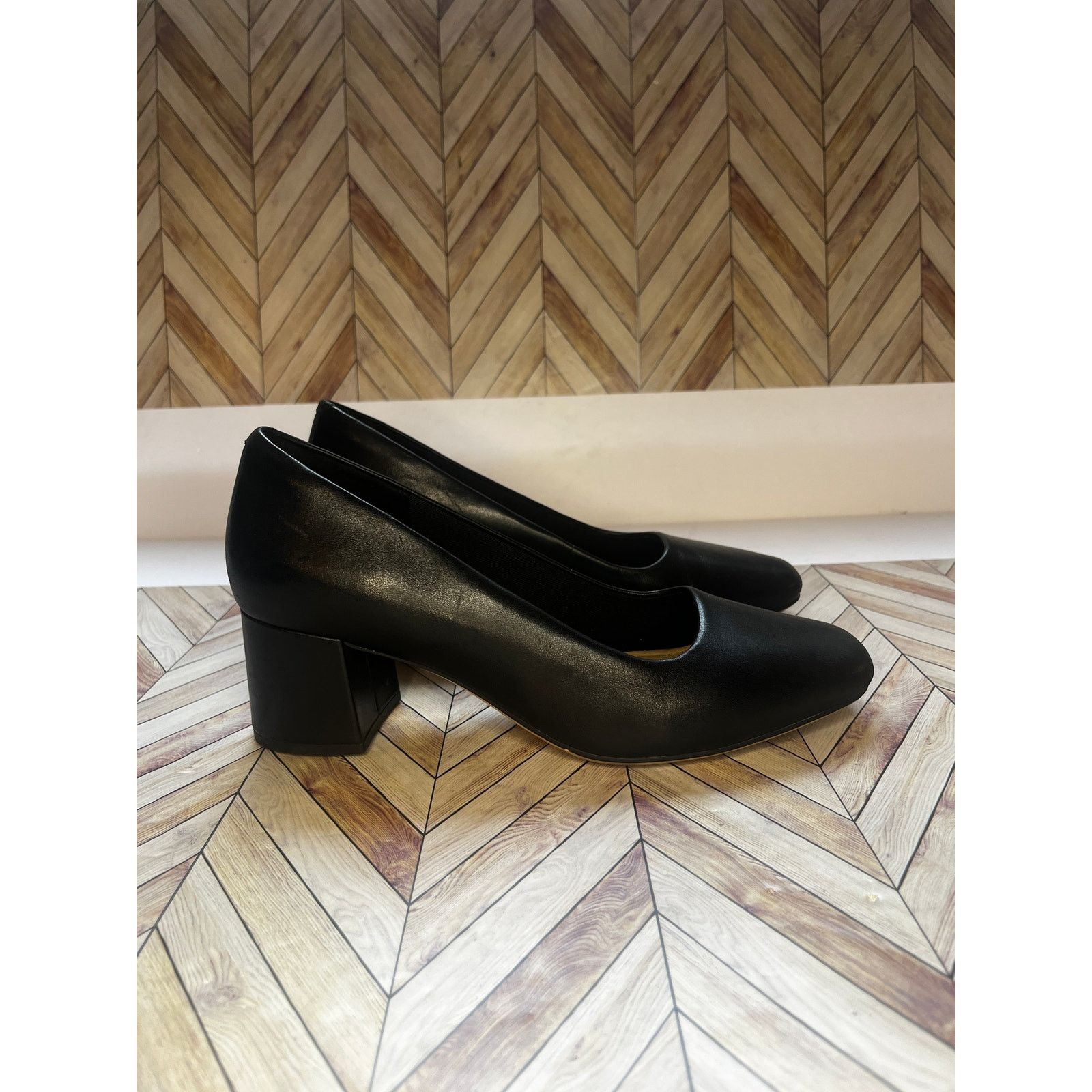 Clarks Clarks Classic Leather Block Heeled Pump Heels Black Sz 8 Size US 8 / IT 38 - 4 Thumbnail