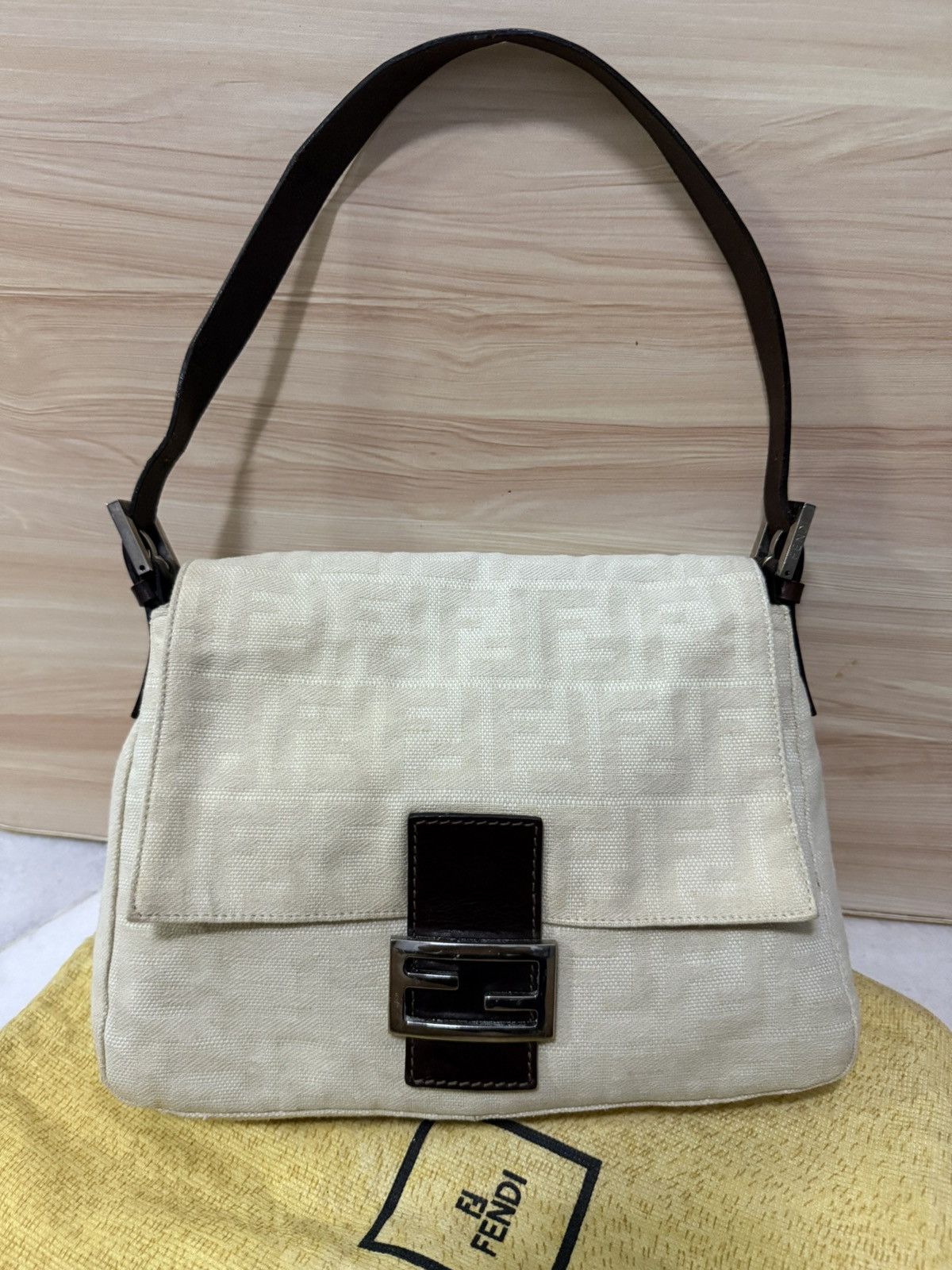 Fendi Fendi Zucca Canvas Mamma Baguette shoulder bag in a beige Size ONE SIZE - 1 Thumbnail