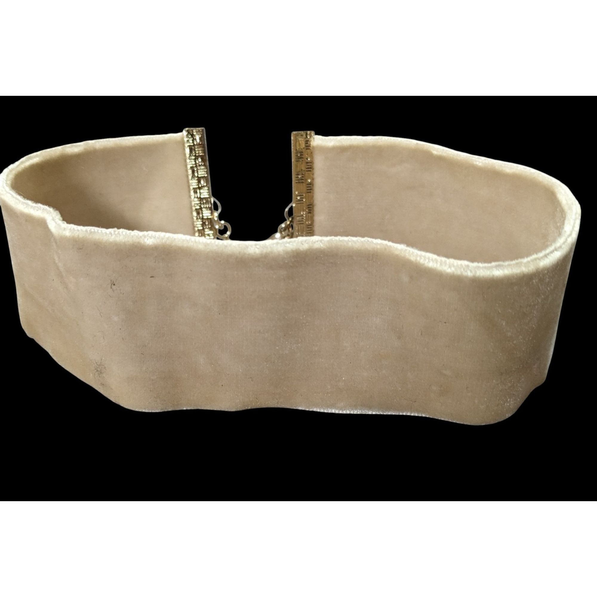 Express Express Y2K Velvet Beige Choker Necklace With Gold Clasp Det Size ONE SIZE - 2 Thumbnail