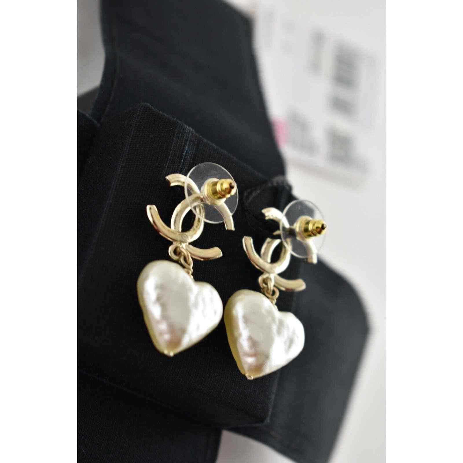 Chanel Chanel Gold Heart Pearly White Drop Statement Earrings Size ONE SIZE - 12 Thumbnail