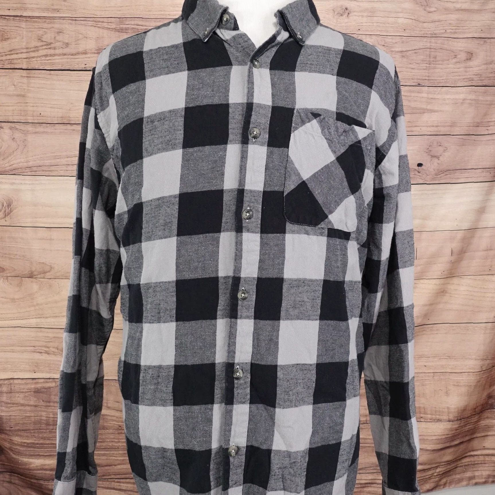 Vintage Magellan Outdoors Men’s Flannel Shirt XL Black Gray Plaid Long Sleeve Casual Outdoor Classic Fit Size US XL / EU 56 / 4 - 3 Thumbnail