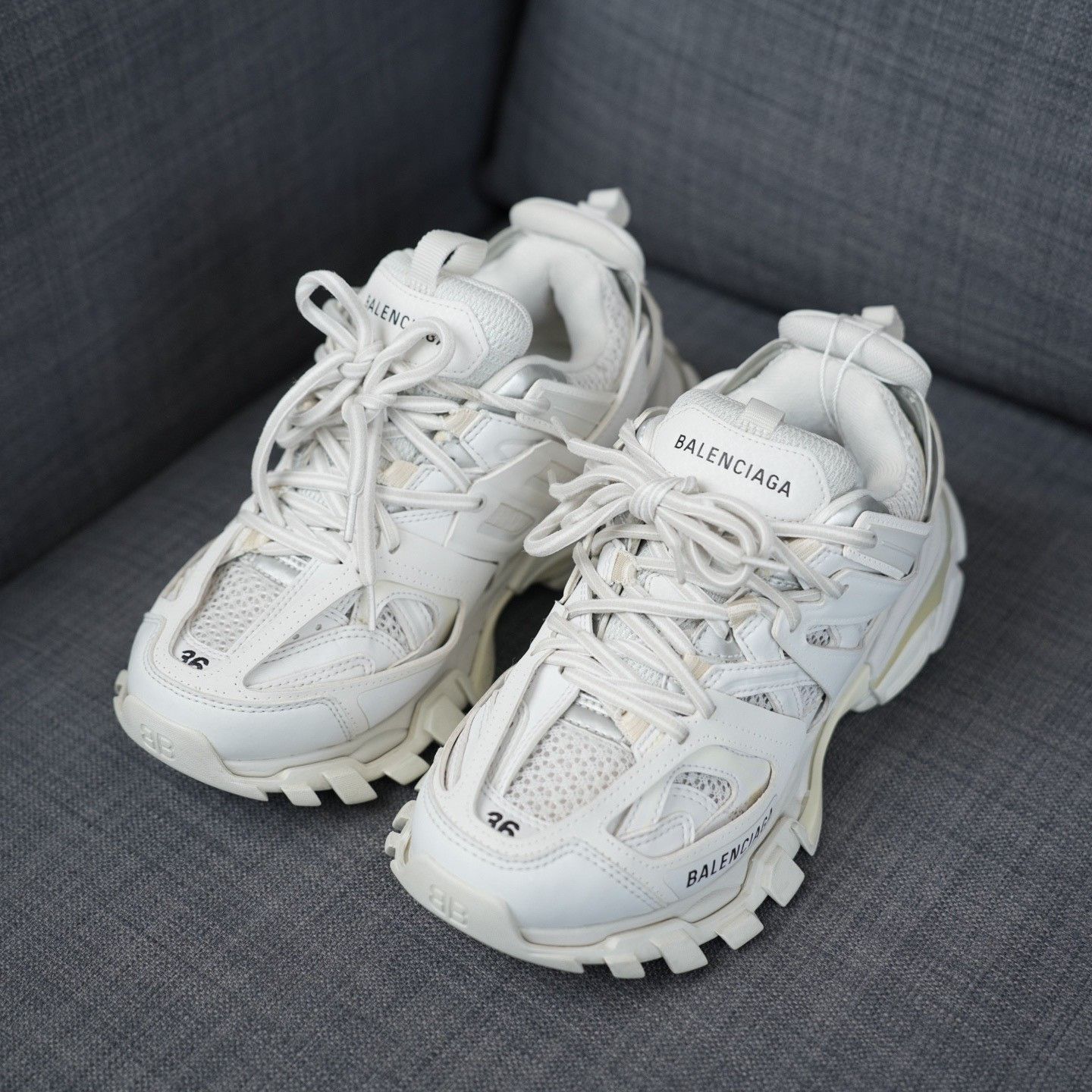 Balenciaga Balenciaga White Lowtop Sneakers us_6 Women Size US 6 / IT 36 - 1 Thumbnail
