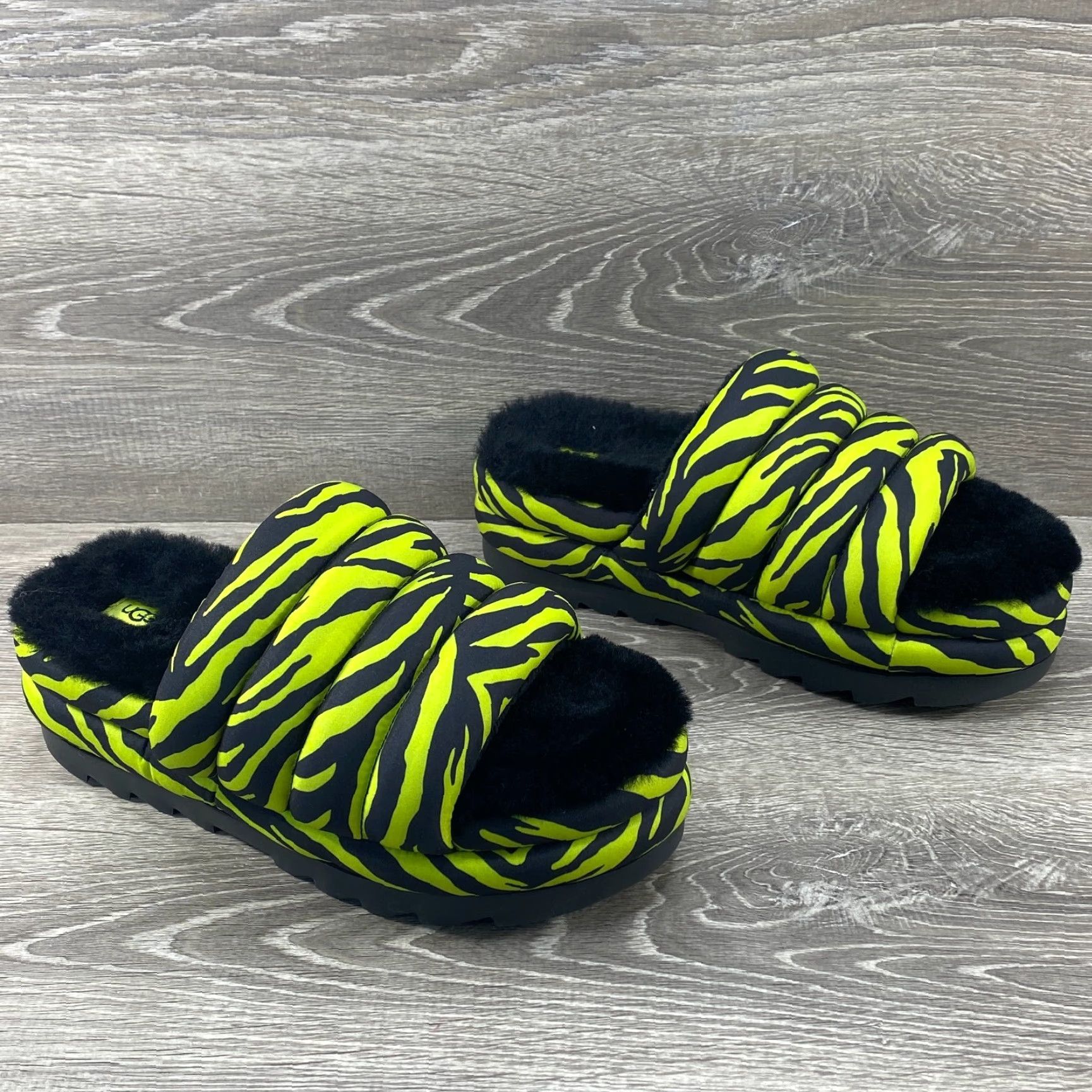Ugg UGG Maxi Slide WMS 10 Casual Slides Lime Green Tiger Print Black Slip On Women Slipper Adult 10 Lime Green Black Tiger Print Slide Size US 8 / IT 38 - 2 Thumbnail