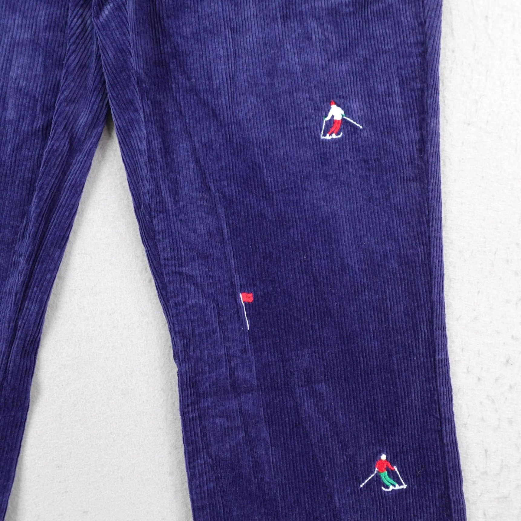 Vineyard Vines VINTAGE Vineyard Vines Pants Chino Men 35x32 Corduroy Purple Embroidered Skiers/Logo - 35 Inseam Regular Fit, Flat Front, Button Zip Closure Mens Size US 35 - 4 Thumbnail
