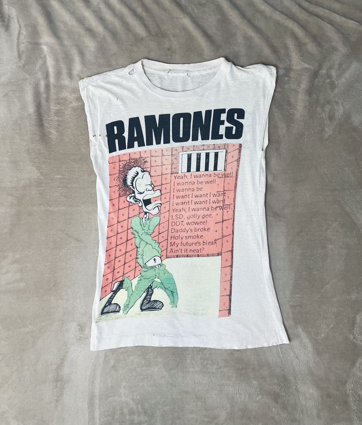 Other Ramones Vintage T-Shirt „Ramones Mania / I Wanna Be Well“ Size US S / EU 44-46 / 1 - 4 Thumbnail