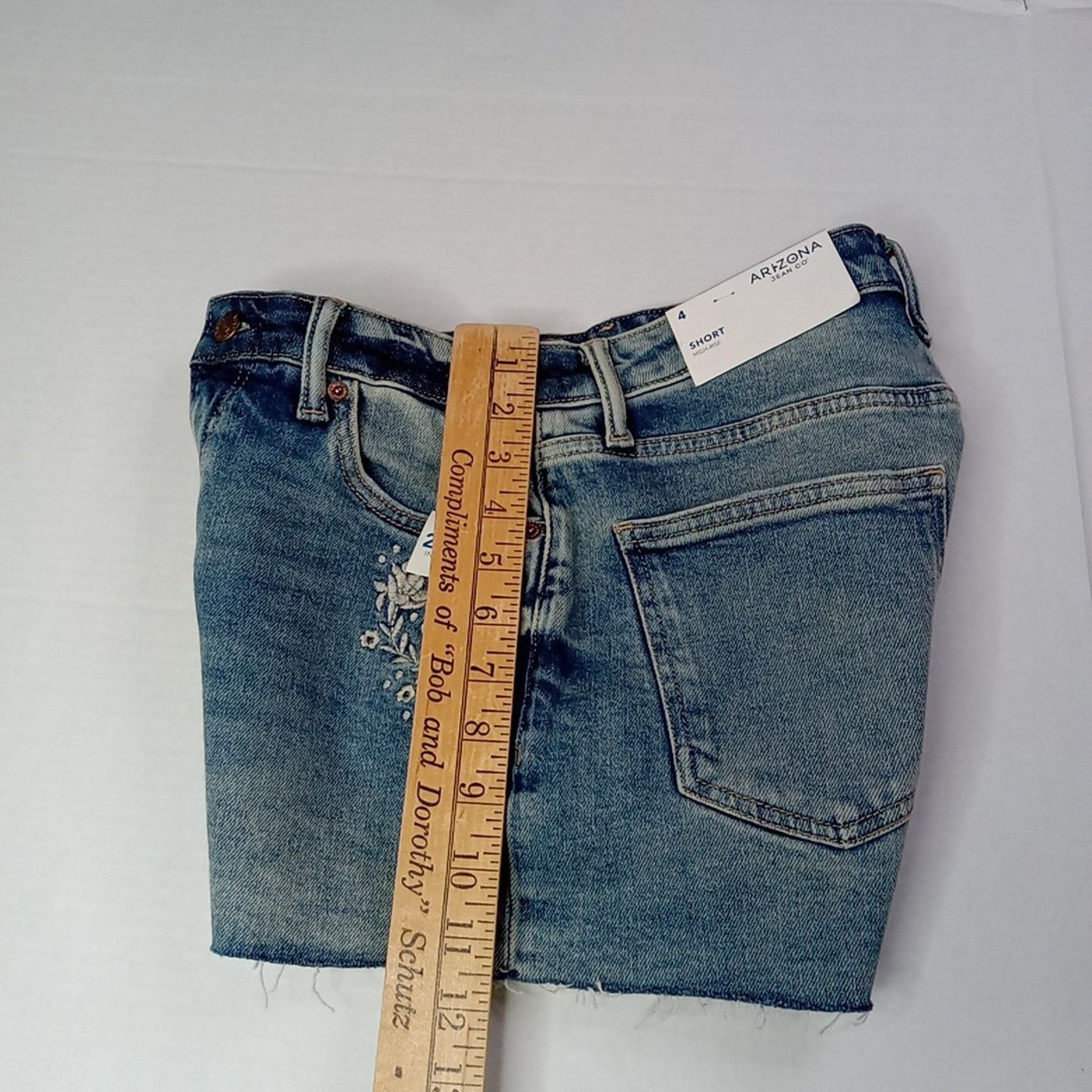 Arizona Jean Co. Arizona Cut Off Shorts Women Size 4 Blue High Rise 2.5" Ins Size 27" / US 4 / IT 40 - 7 Thumbnail