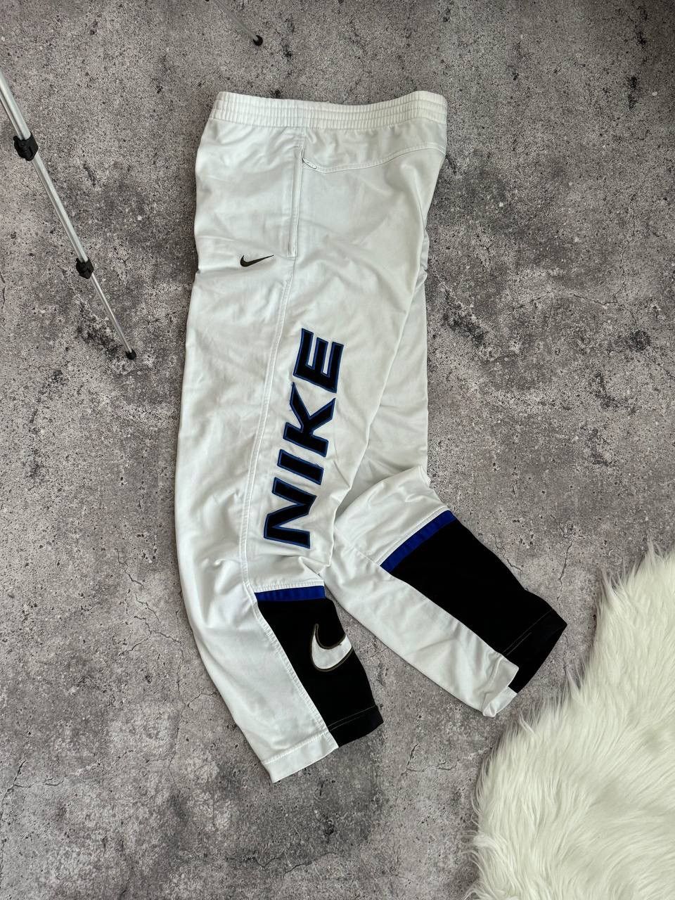 Nike Vintage Nike big swoosh Y2K white baggy pants Size US 30 / EU 46 - 2 Thumbnail