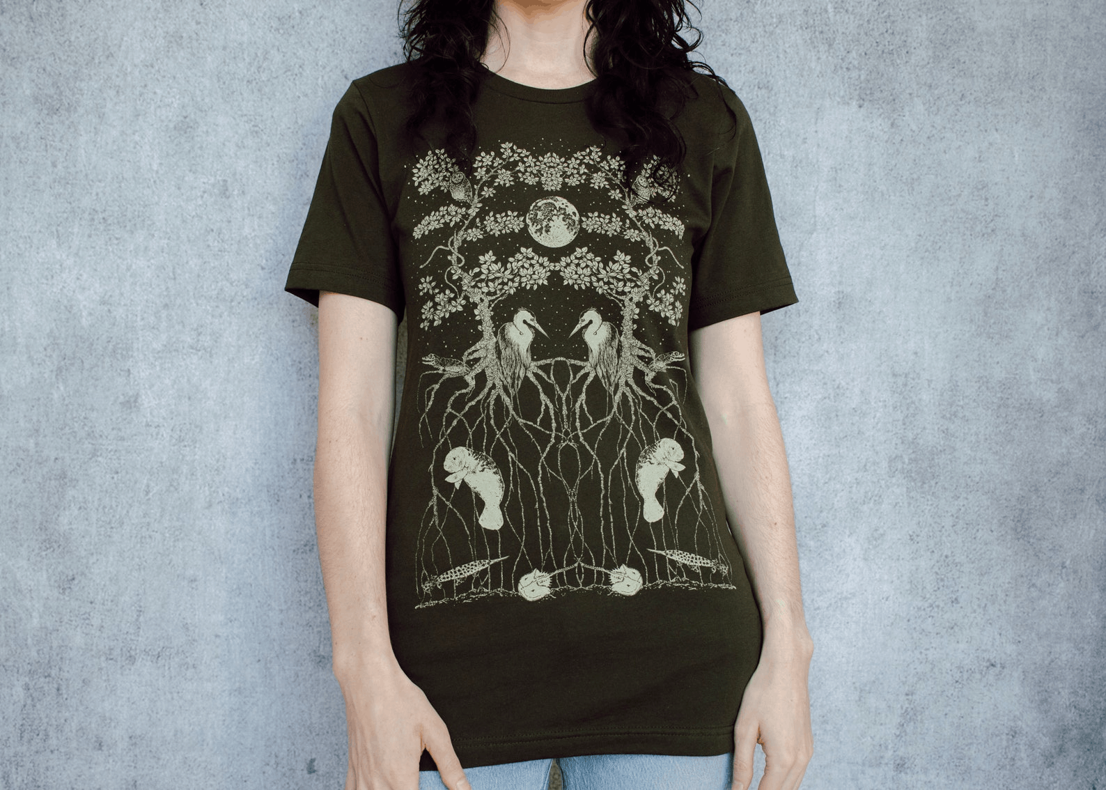 Designer × Vintage Honey Bee and Crescent Moon Floral Unisex Black T-Shirt Size US M / EU 48-50 / 2 - 1 Thumbnail