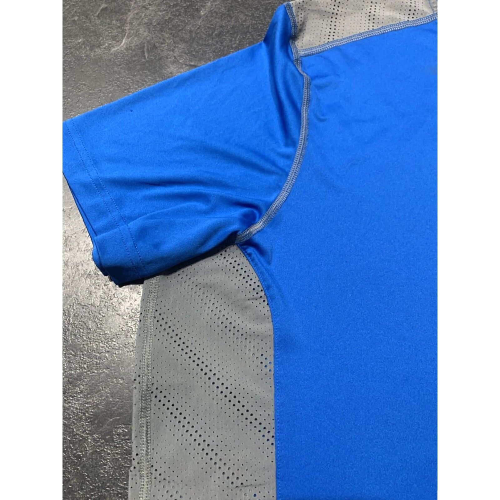 Under Armour VINTAGE Under Armour Men's T-Shirt 2XL HeatGear Ventilated Blue Gray Running Workout Activewear Size US XXL / EU 58 / 5 - 5 Thumbnail
