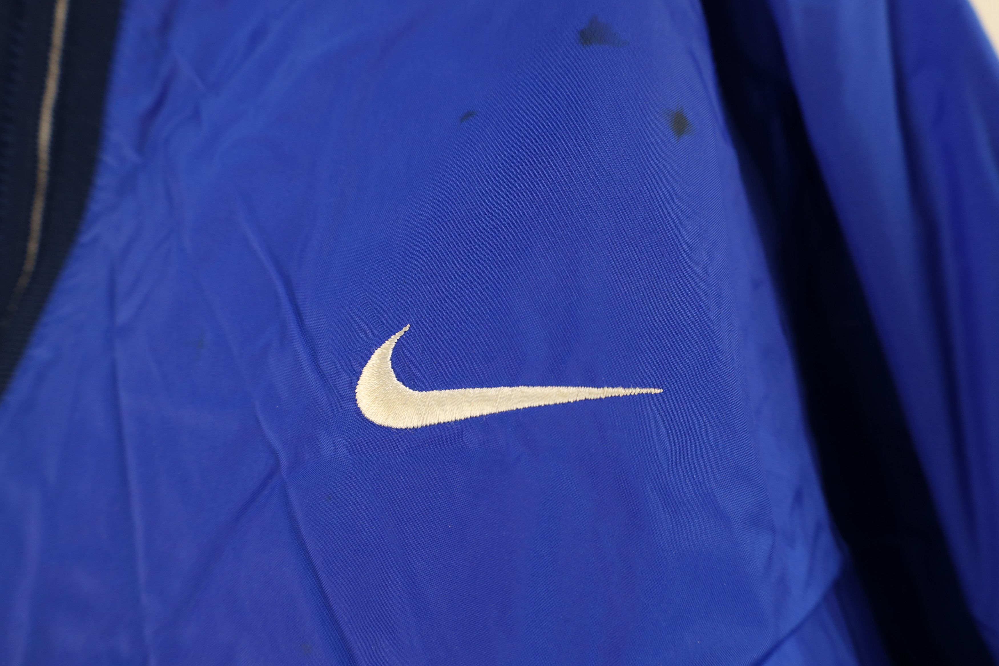 Nike Vintage 90s Nike Swoosh Full Zip Hooded Windbreaker Jacket Size US S / EU 44-46 / 1 - 4 Thumbnail