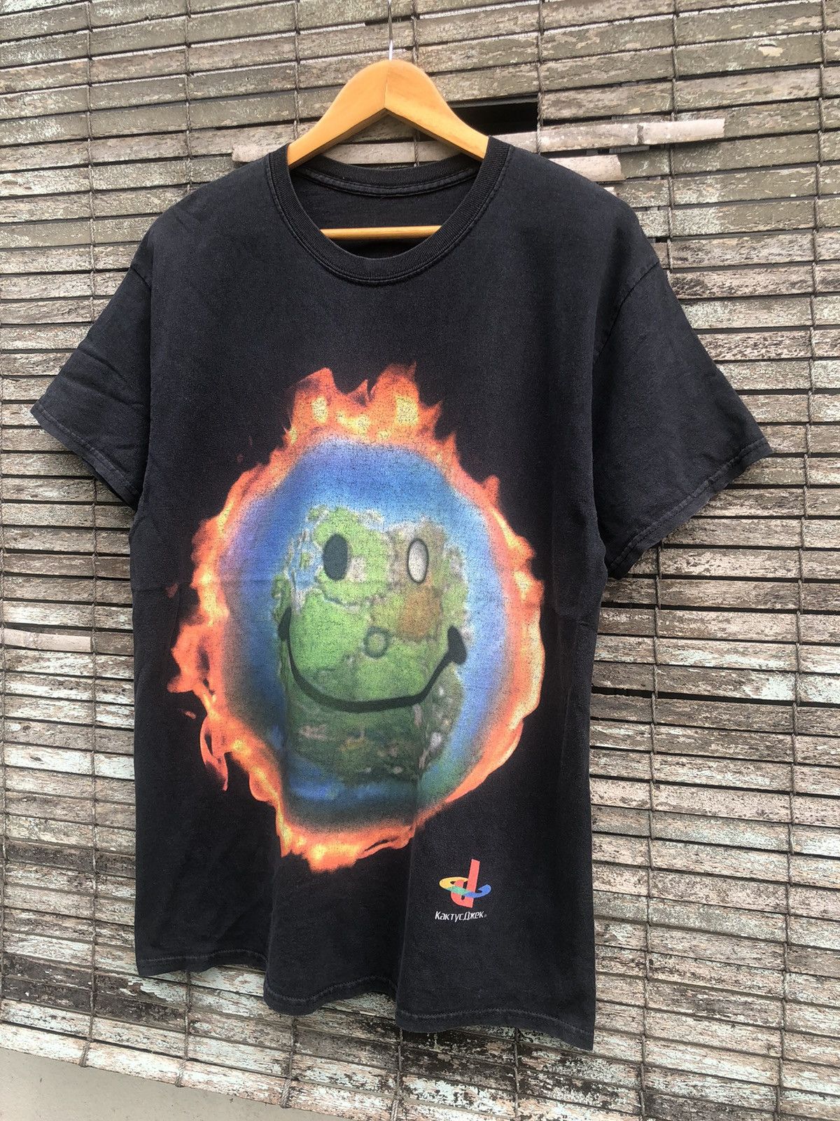 Travis Scott Beauty Sunfaded Travis Scott X Playstation World Tee Size US L / EU 52-54 / 3 - 3 Thumbnail