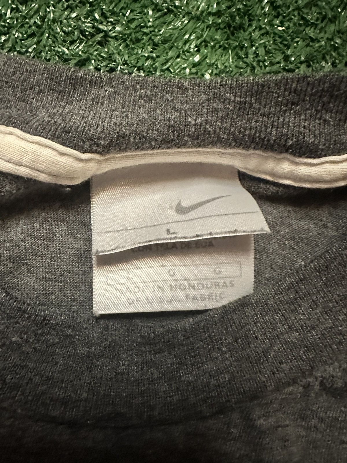 Nike Vintage Y2K Nike Silver Tag T-Shirt Size L Size US L / EU 52-54 / 3 - 3 Thumbnail