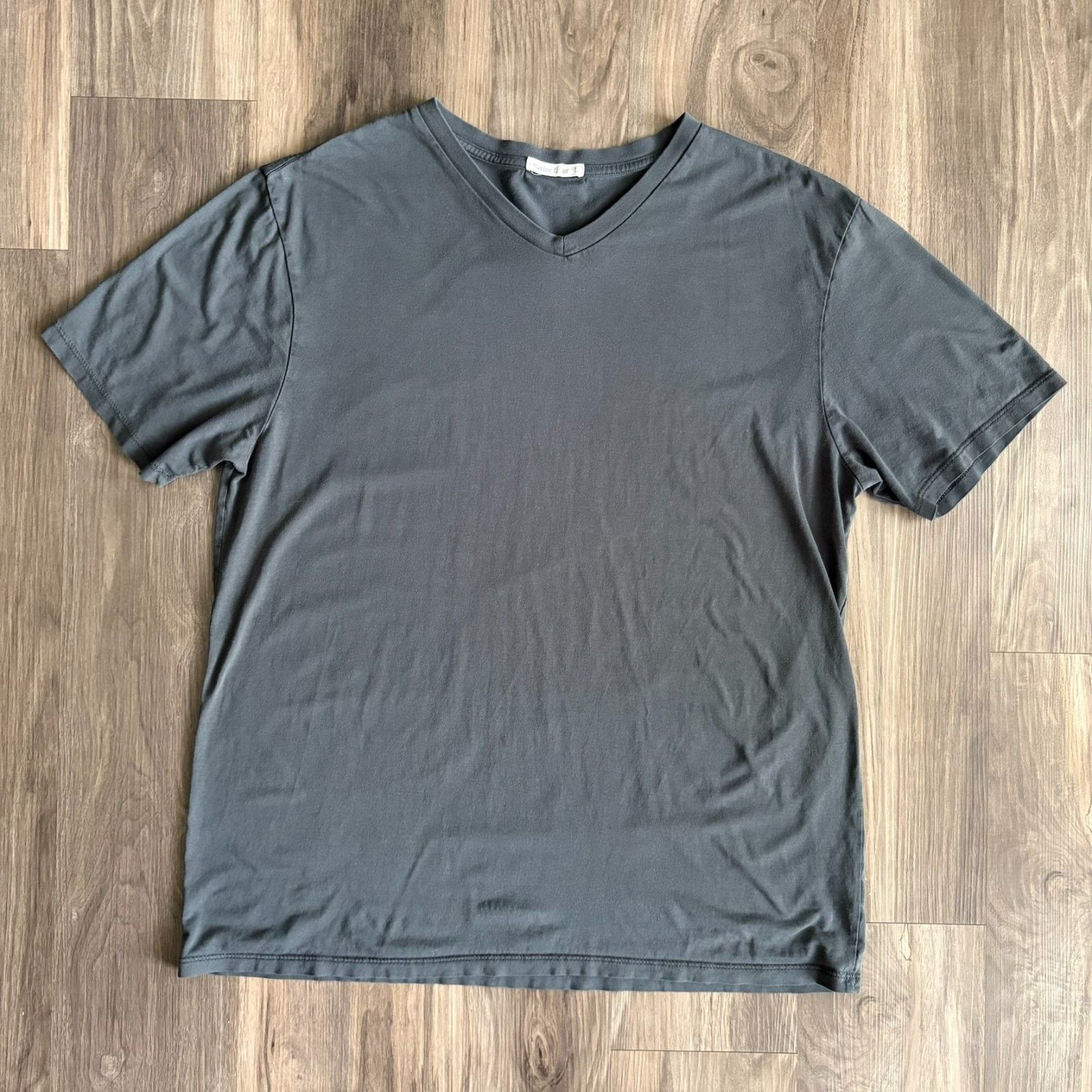 Marine Layer Marine Layer V-Neck T-Shirt Men's Size L Gray Supima Size US L / EU 52-54 / 3 - 1 Thumbnail