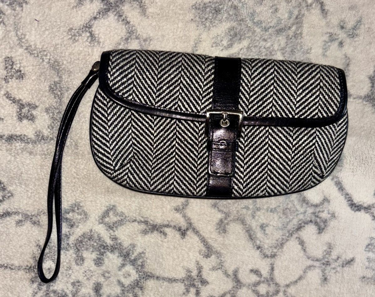 Banana Republic Banana Republic vintage black and white wool wristlet clutch Size ONE SIZE - 1 Thumbnail