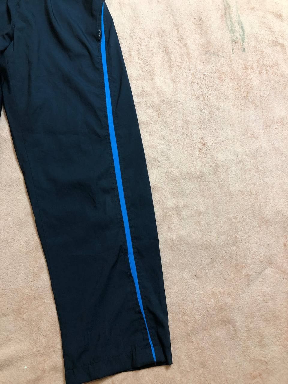 Nike vintage Nike Y2K nylon track pants in navy STREETWEAR Size US 32 / EU 48 - 5 Thumbnail