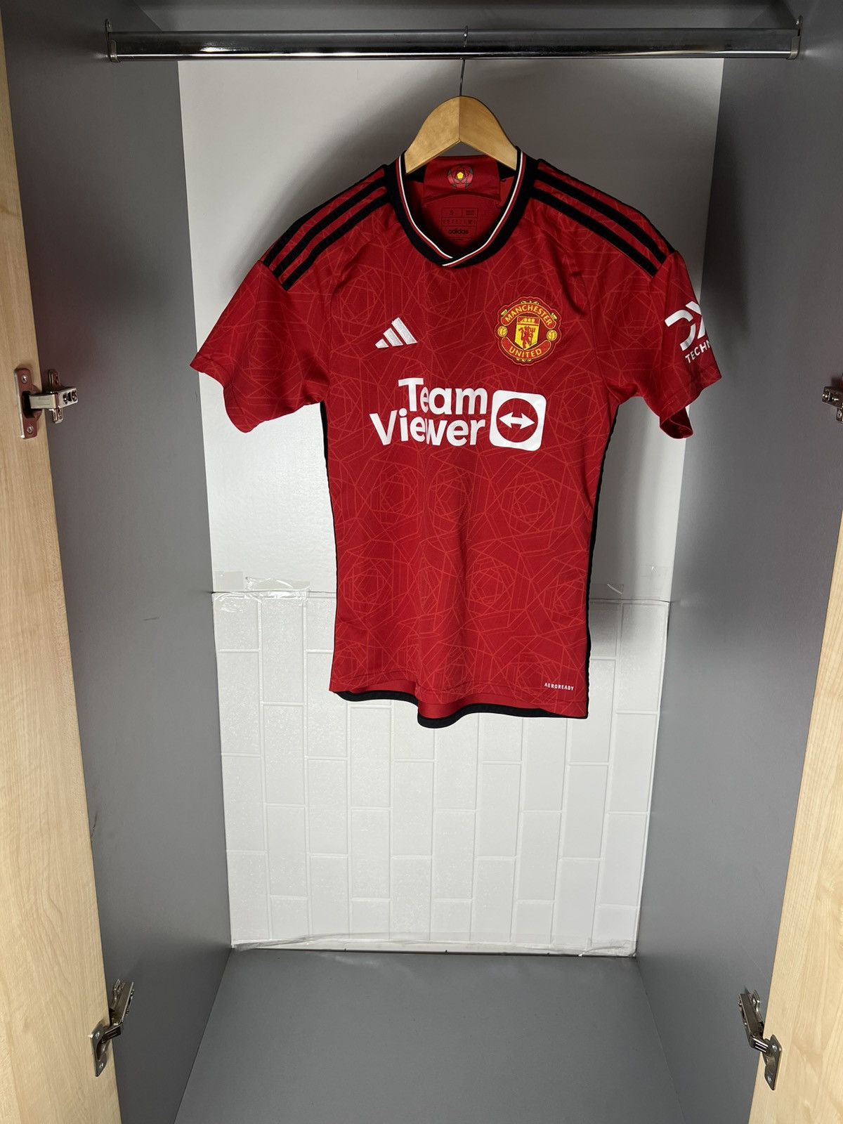 Adidas VINTAGE ADIDAS FC MANCHESTER UNITED ENGLAND SOCCER JERSEY Size US S / EU 44-46 / 1 - 7 Thumbnail
