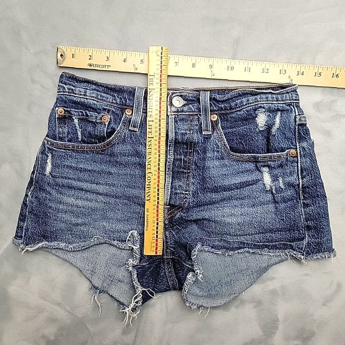 Levi's Levis 501 Denim Shorts Women 26 Blue Distressed Cut-Off Raw Hem Festival Y2K Mini Size 26" / US 2 / IT 38 - 7 Thumbnail
