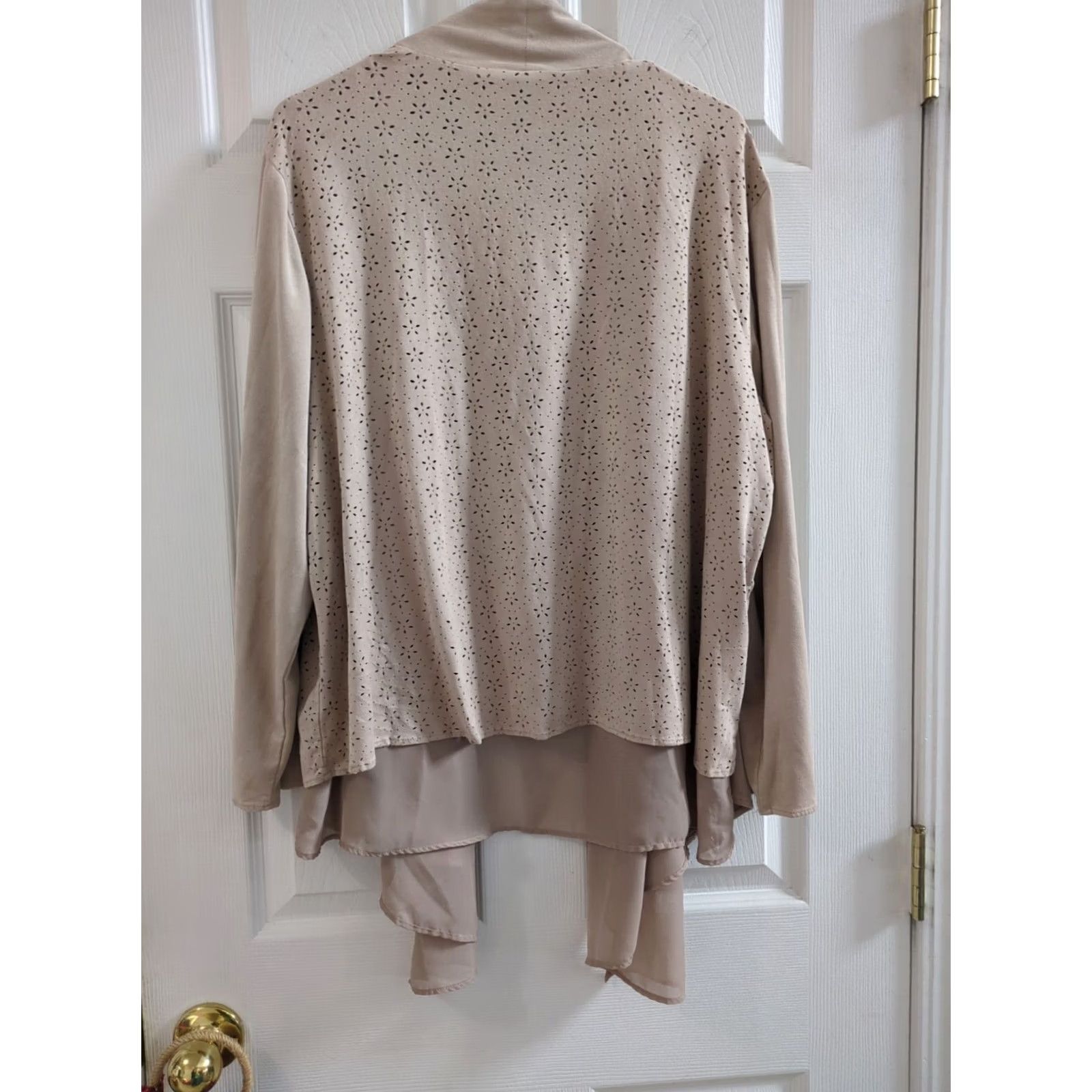 Vintage CB Cardigan Womens 1X Sweater Beige Beige Black Beautiful Detail Cardigan Plus Size Womens 1X Tan Beige CB casual 1X Ladies Womens Cardigan Size XL / US 12-14 / IT 48-50 - 4 Thumbnail