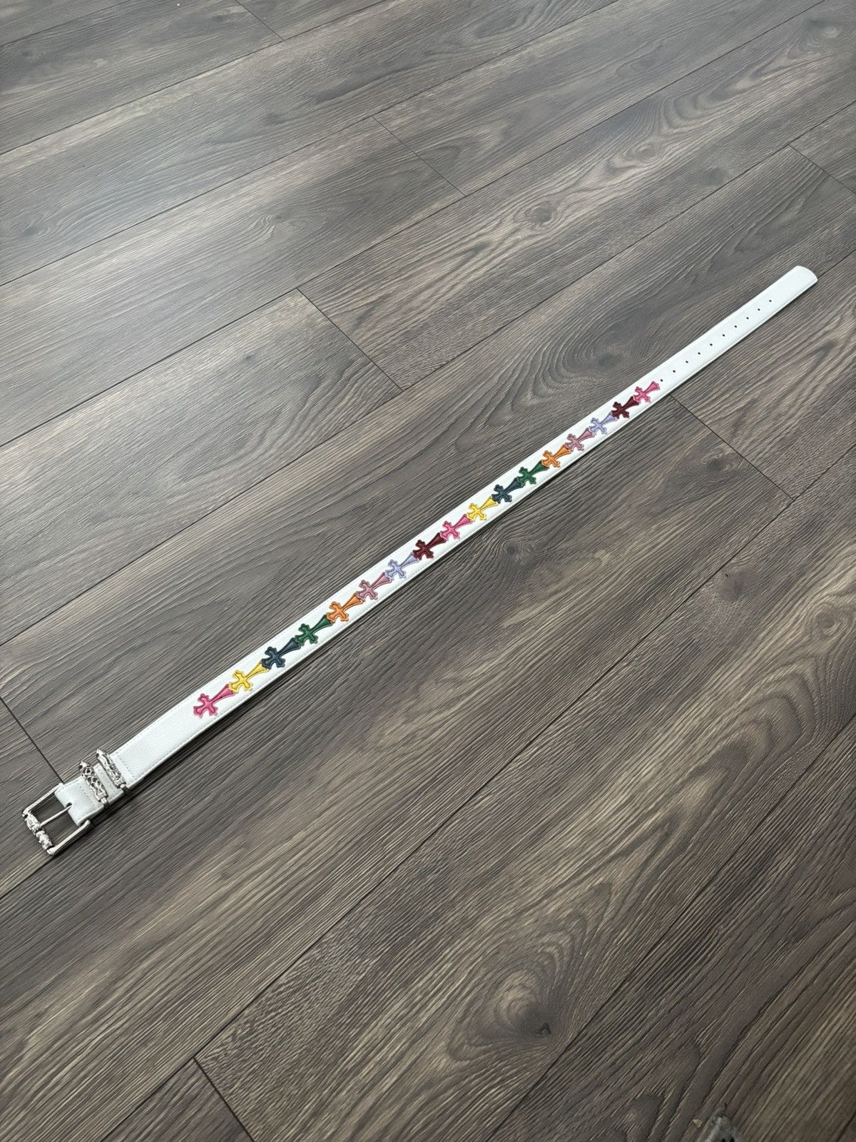 Other Nice white belt with beautiful multi-colored crosses on it Size 34 - 3 Thumbnail