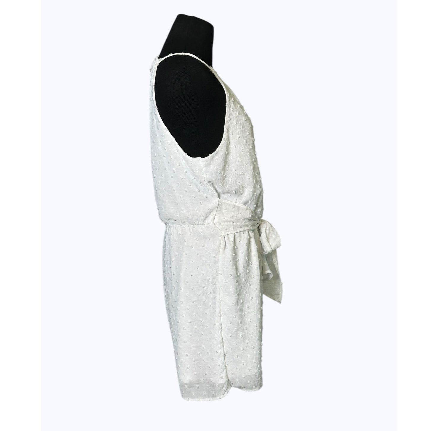 Bar III BAR III white swiss dot texture halter romper size Medium Size 28" / US 6 / IT 42 - 5 Thumbnail