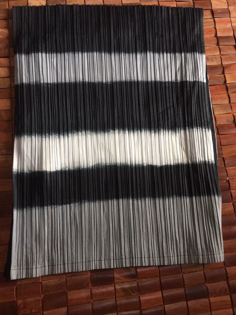 Issey Miyake Issey Miyake size:3 Black and white pleated ink-wash top Size XS / US 0-2 / IT 36-38 - 4 Thumbnail