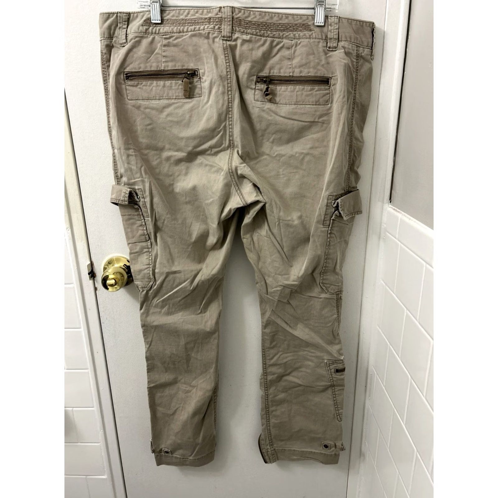 Eddie Bauer Eddie Bauer Cargo Pants Womens 18 Tan Beige Zip Pockets Tapered Regular 30in 40in Inseam Cargo Trousers Elastic Ankle Zip Govt Size 40" / US 18 - 7 Thumbnail