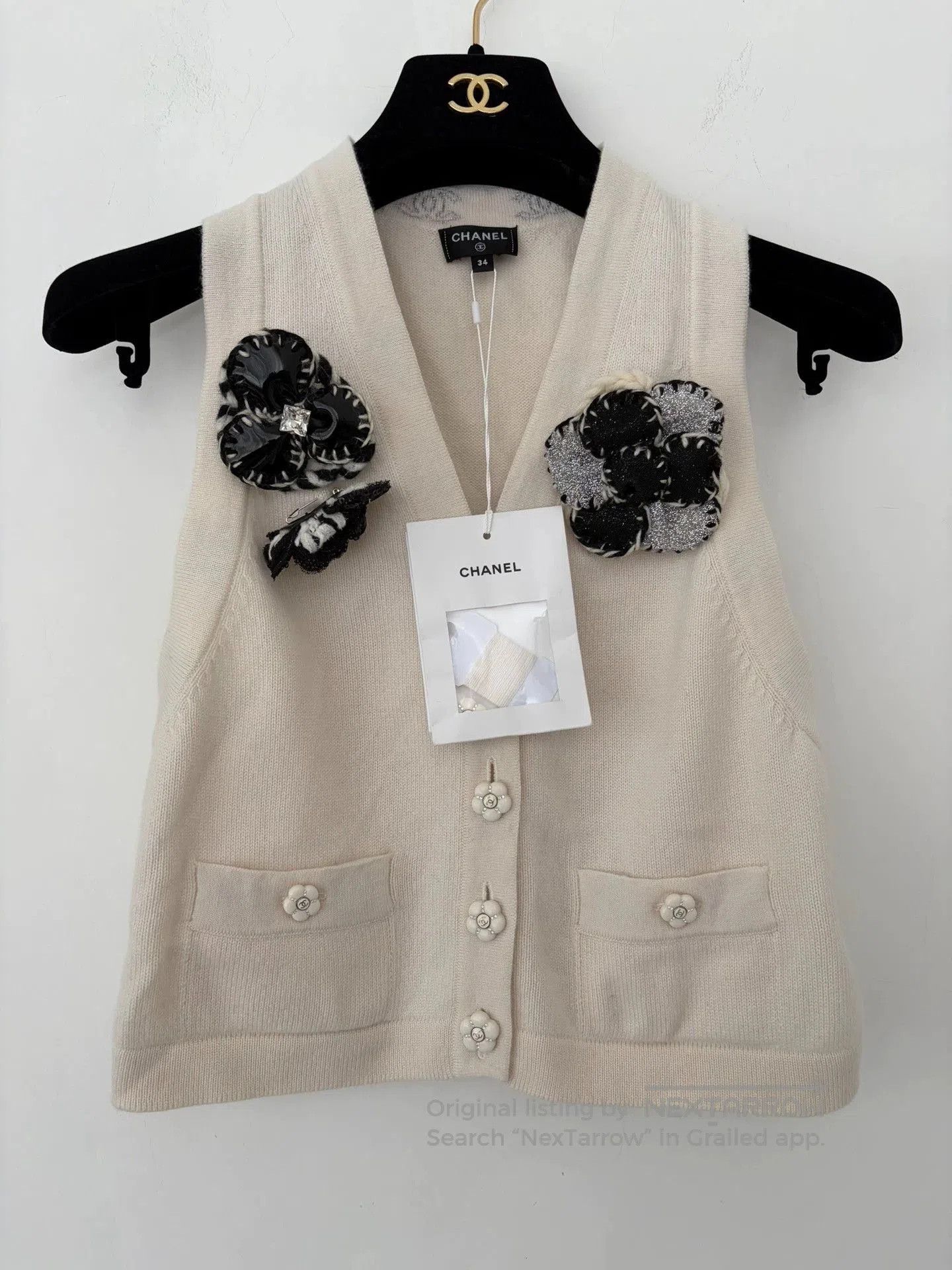 Chanel Chanel Camellia Button Knit Vest. Size US XS / EU 42 / 0 - 1 Thumbnail