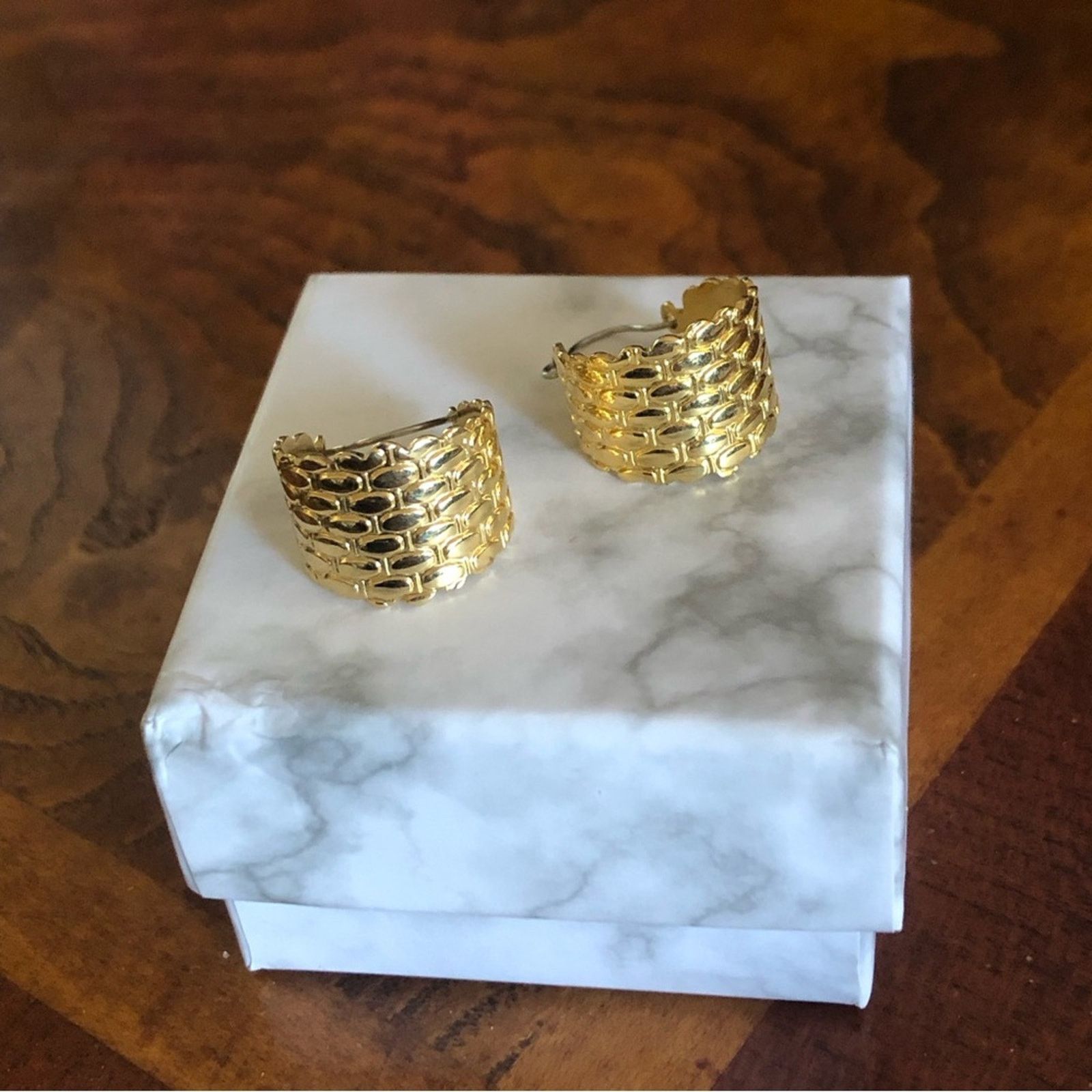 Vintage Vintage shiny gold plated basket weave small hoop earrings Size ONE SIZE - 1 Thumbnail