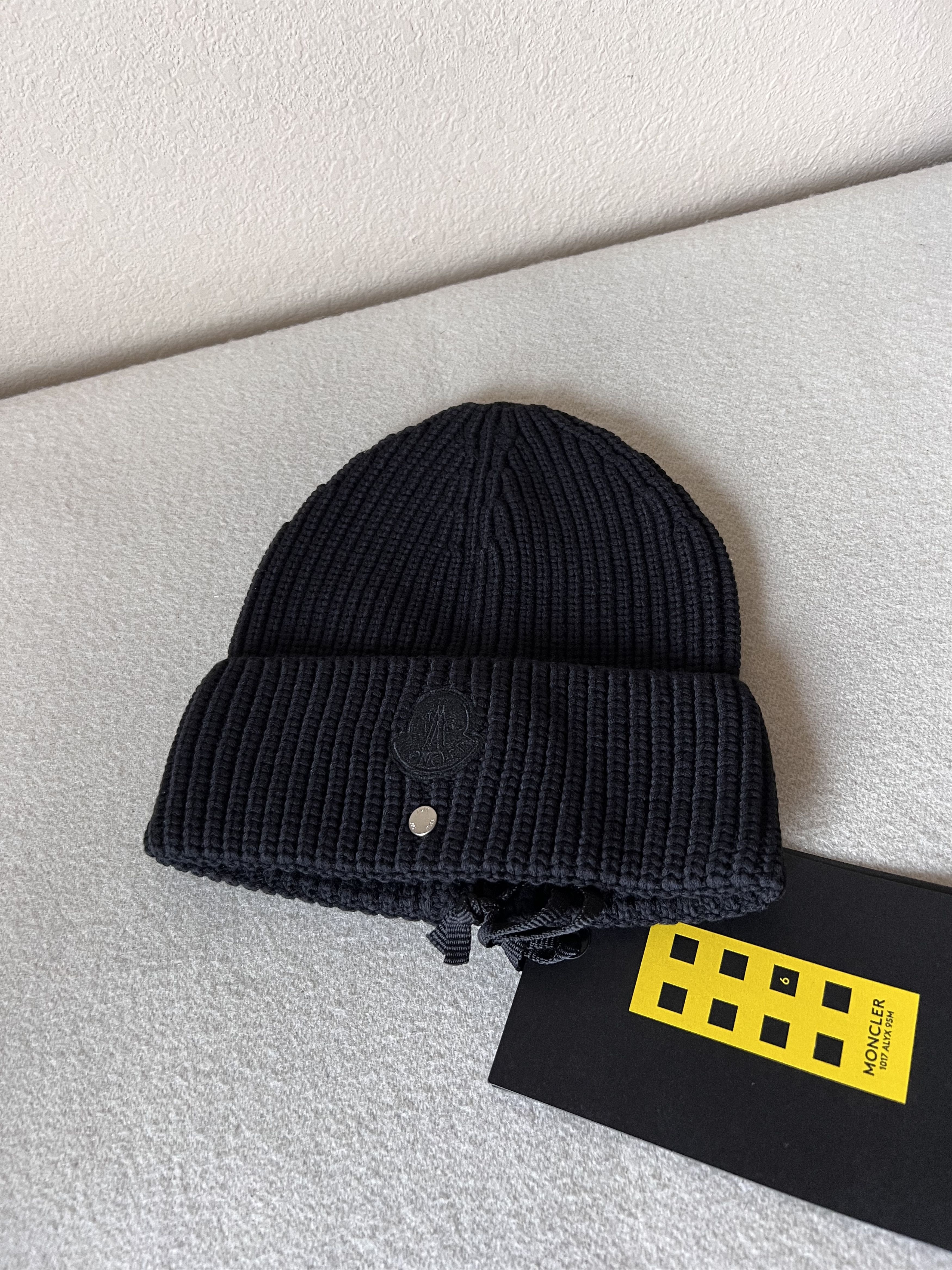 レア 新品 MONCLER GENIUS  1017 ALYX 9SM HAT Moncler Genius x 1017 ALYX 9SM Beanie - Ivory – Kith