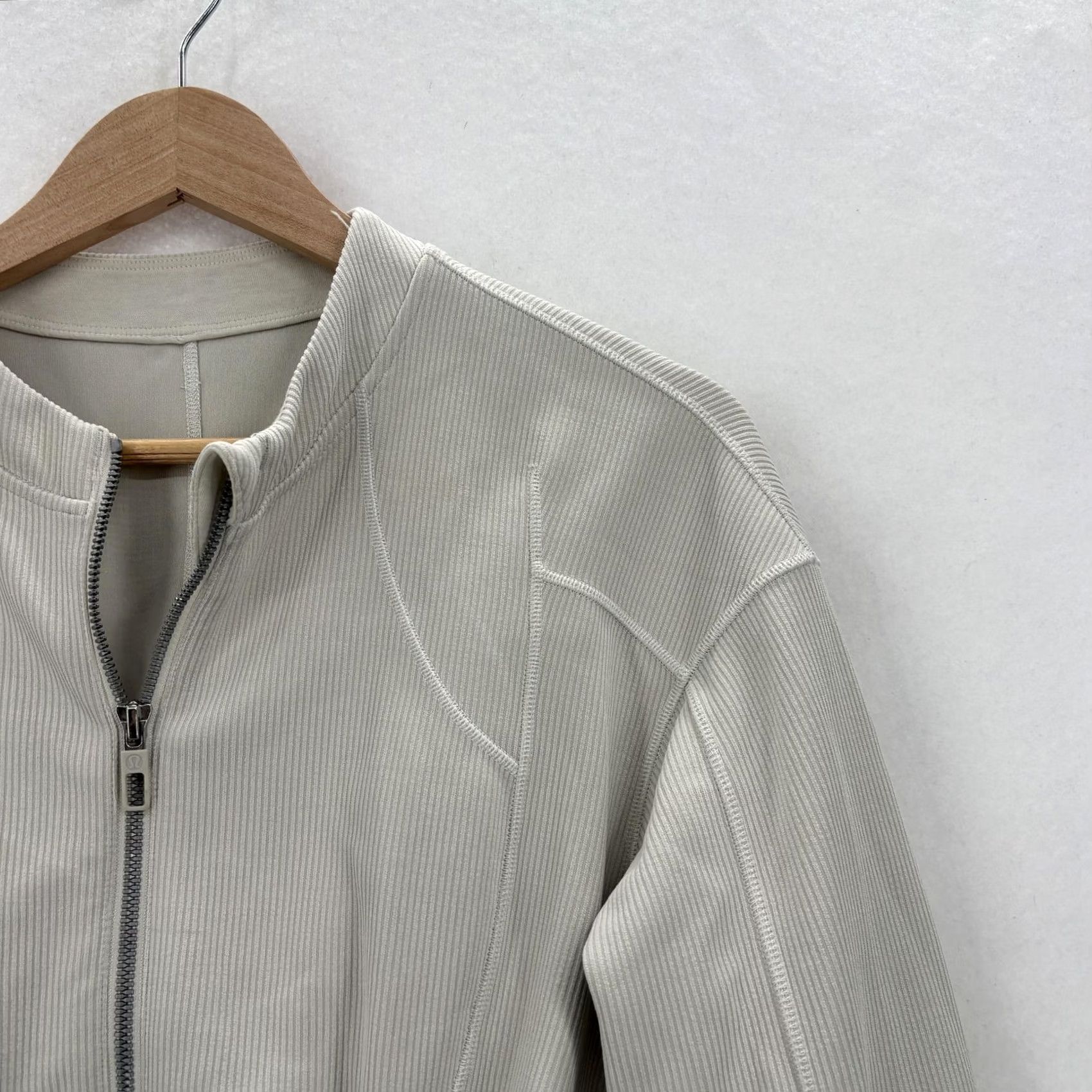 Lululemon Lululemon Ribbed Softstreme Cropped Jacket Womens 2 Gray Stretch Gym Travel Size XS / US 0-2 / IT 36-38 - 2 Thumbnail