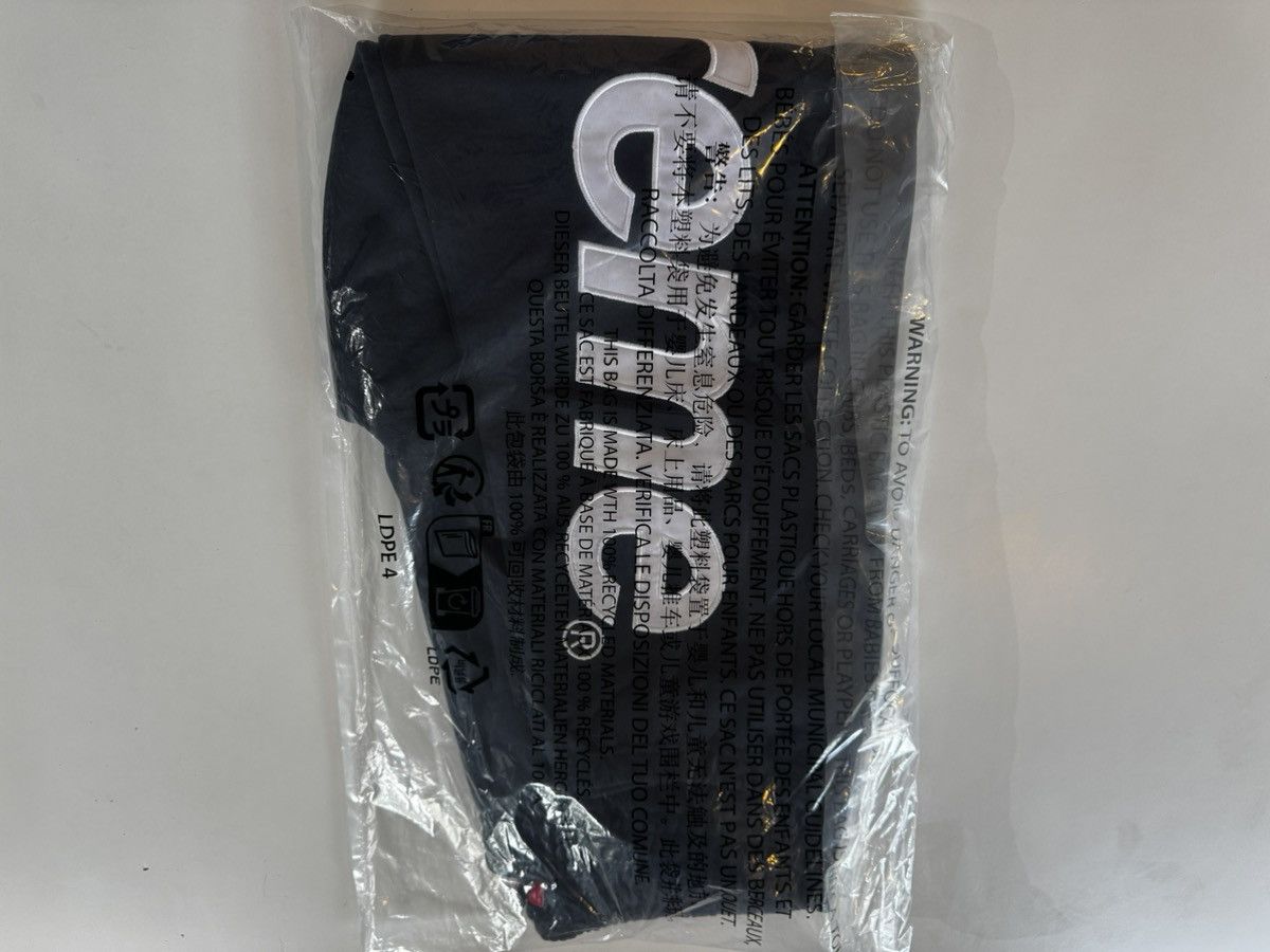 Supreme SUPREME Satin Appliqué Sweatpants NAVY Size L (IN HAND) Size US 34 / EU 50 - 4 Thumbnail