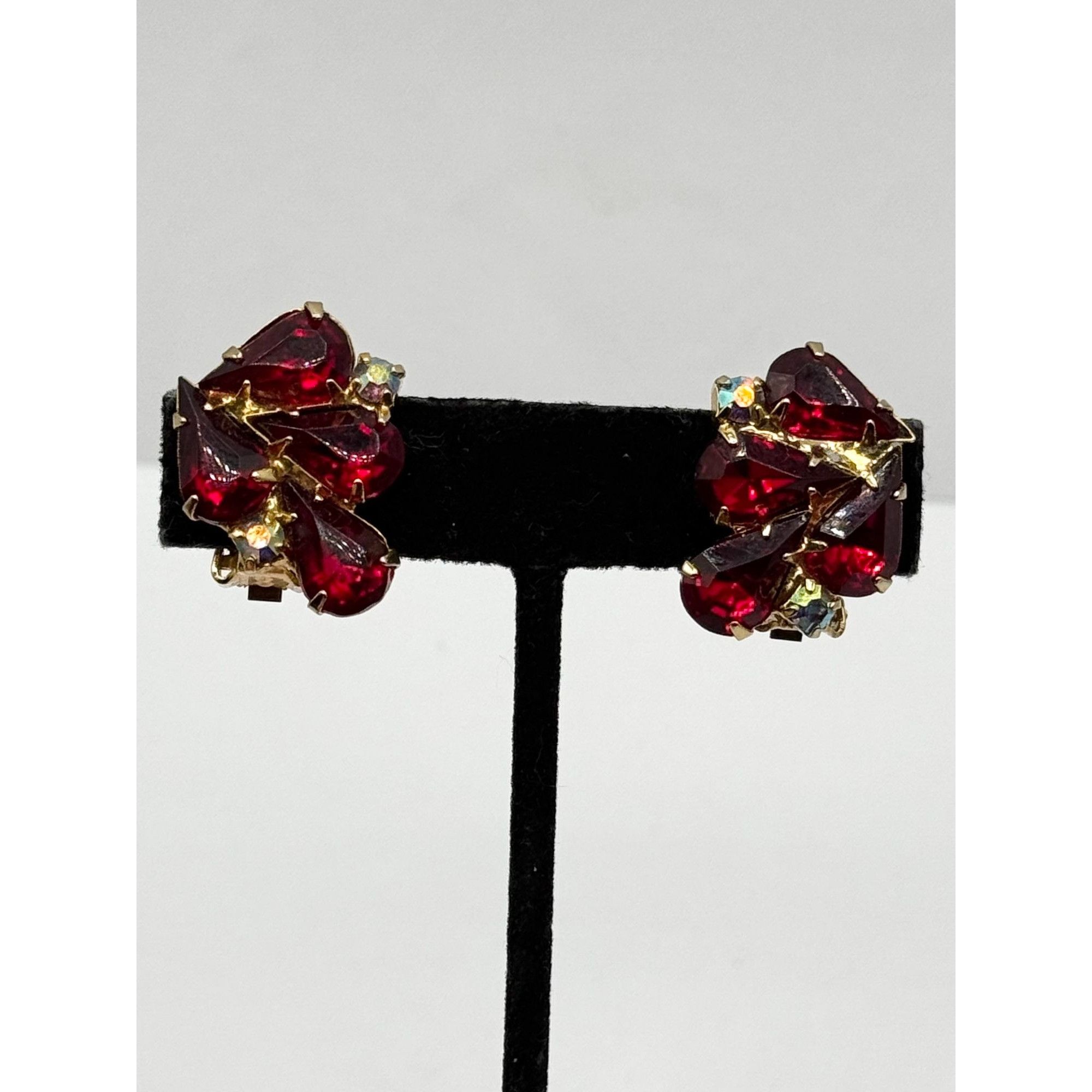 Vintage Vintage red glass rhinestone clip on earrings Size ONE SIZE - 3 Thumbnail