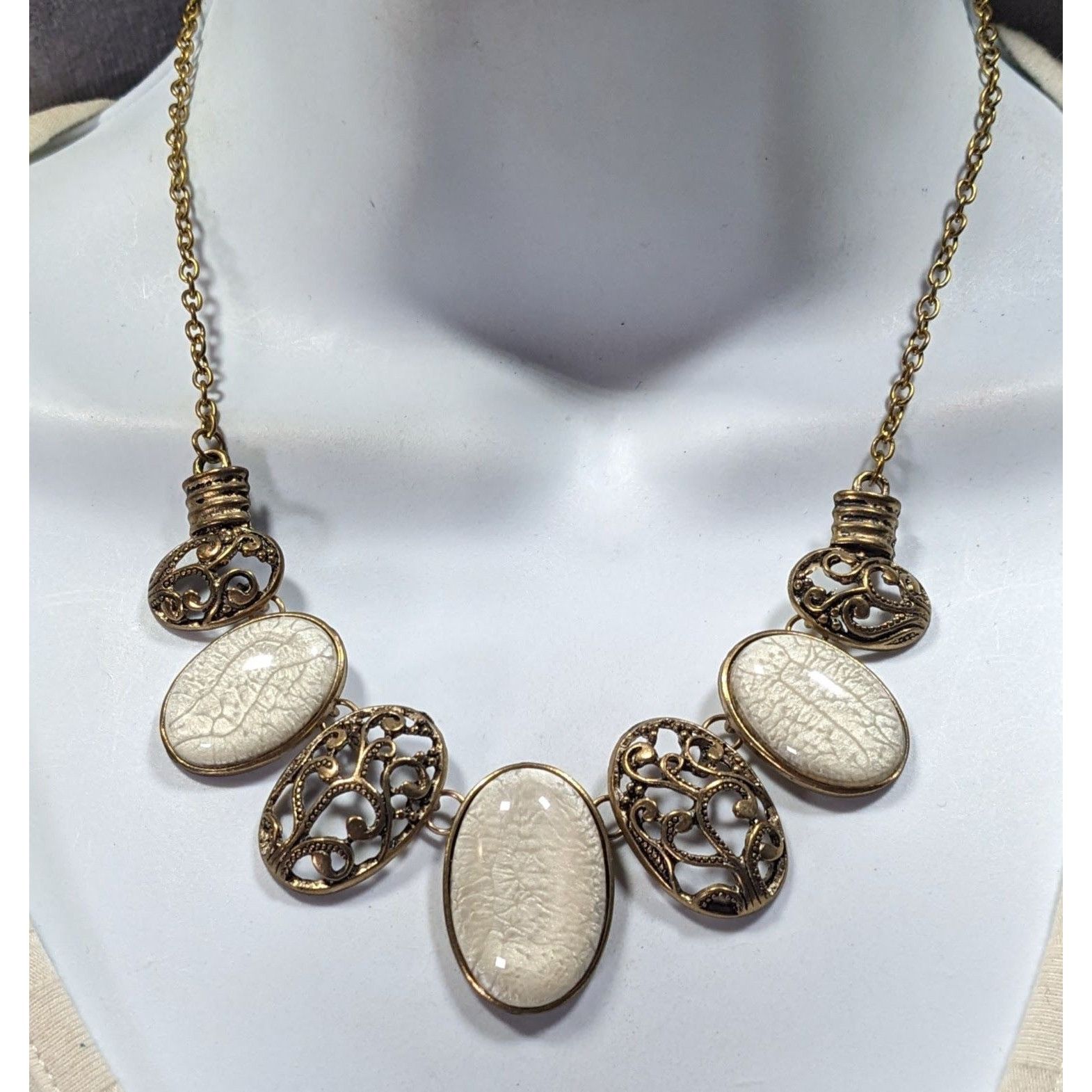 Other Elegant Art Nouveau Style White Crackle And Gold Tone Bib Ne Size ONE SIZE - 4 Thumbnail