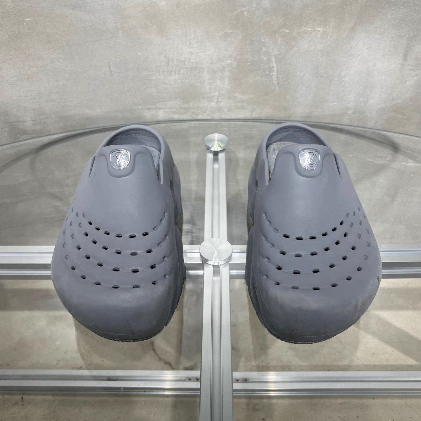 Louis Vuitton LV Trainer Shark Slides UK8/42 Size US 9 / EU 42 - 1 Thumbnail