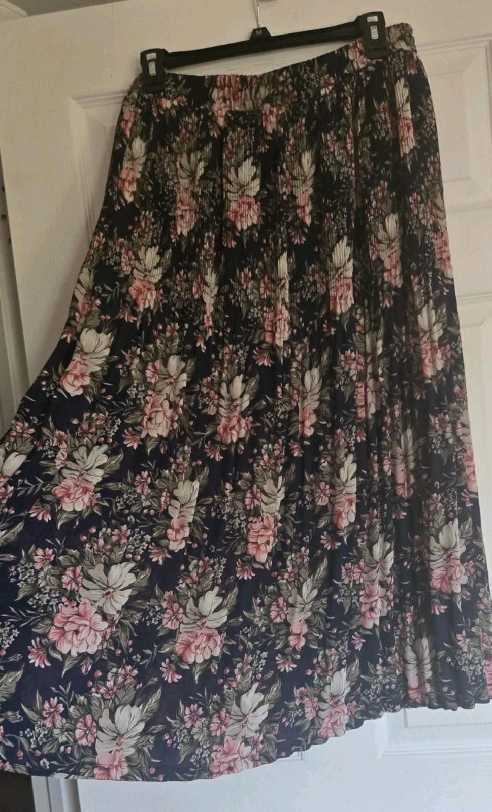 Other Sag Harbor Navy Pink Floral Pull-on Pleated Skirt Womens Lar Size 36" / US 14 / IT 50 - 3 Thumbnail
