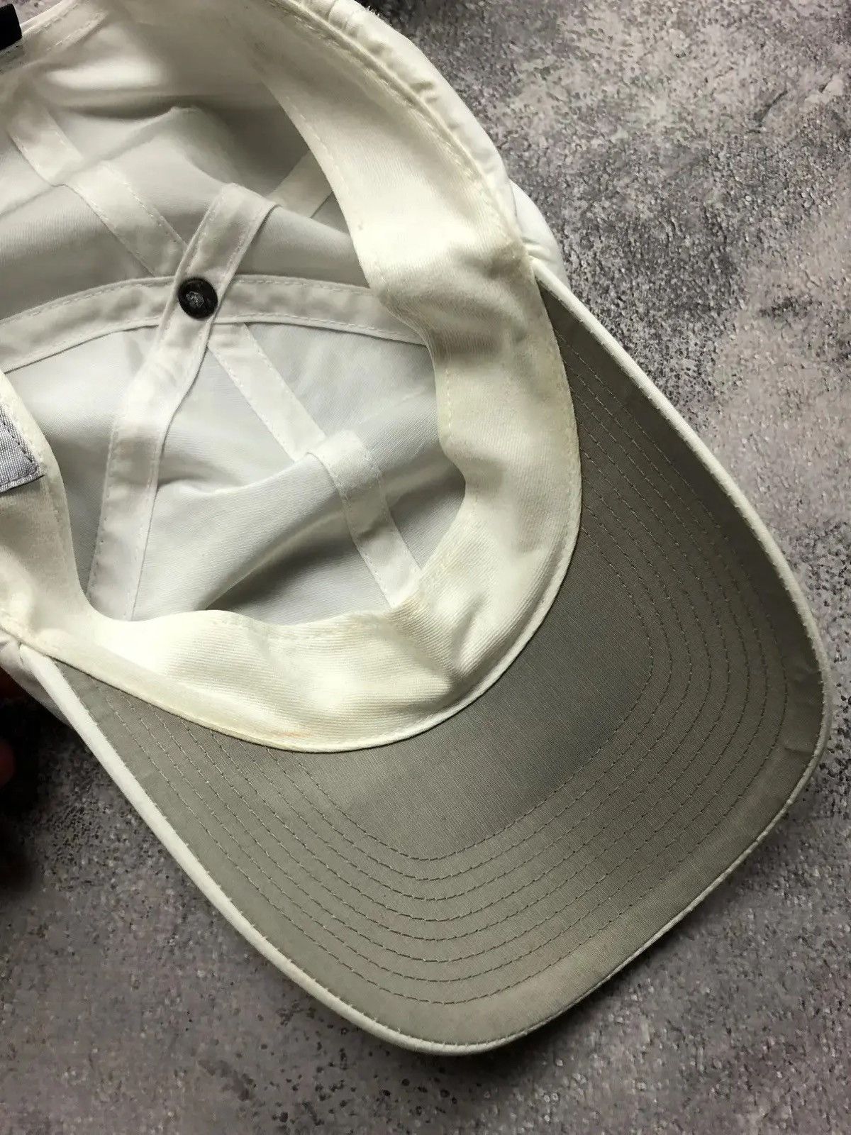 Nike NIKE Vintage 2000s Mini Metal Swoosh Streetwear White Cap Size ONE SIZE - 9 Thumbnail