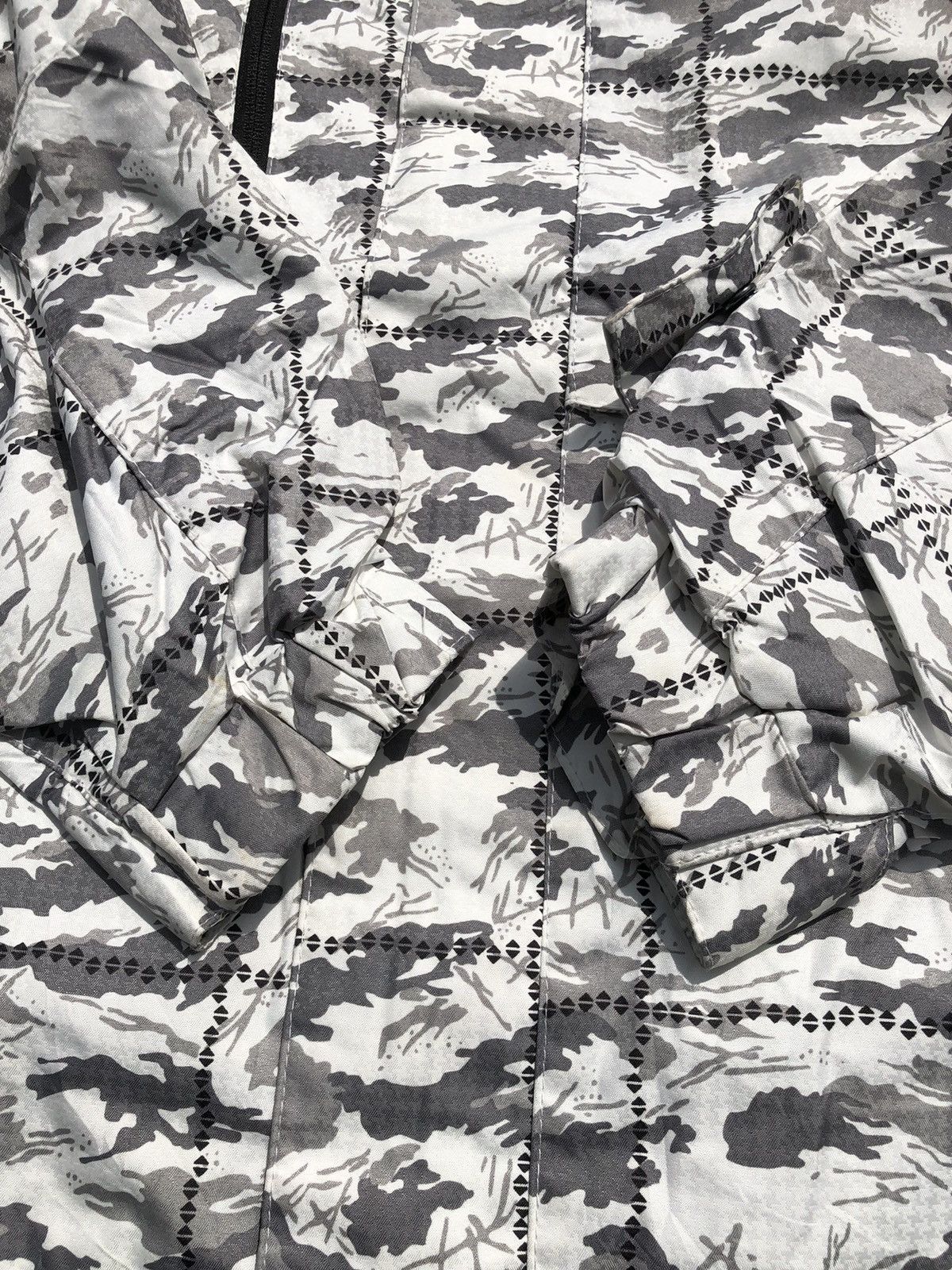 Japanese Brand Japanese Brands Kissmark Camo Colourway Ski Jacket Size US L / EU 52-54 / 3 - 12 Thumbnail
