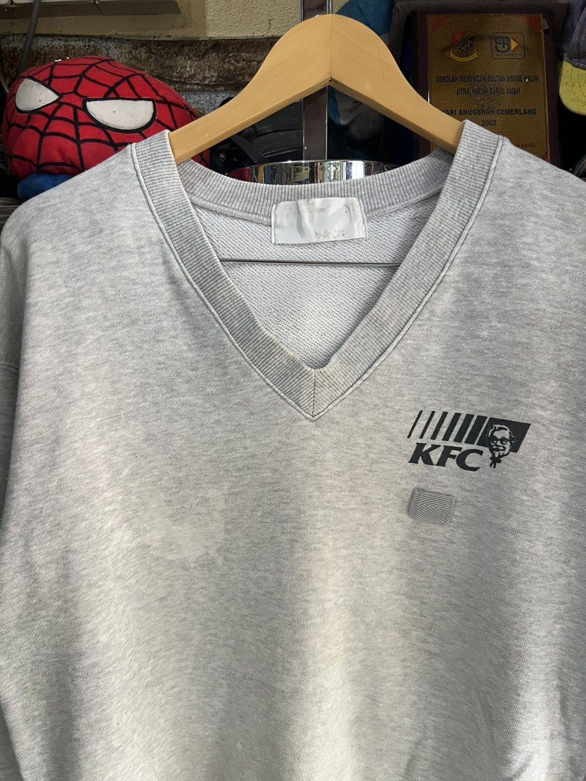 Other 🔥Vintage V Neck KFC Sweatshirt Size US M / EU 48-50 / 2 - 4 Thumbnail