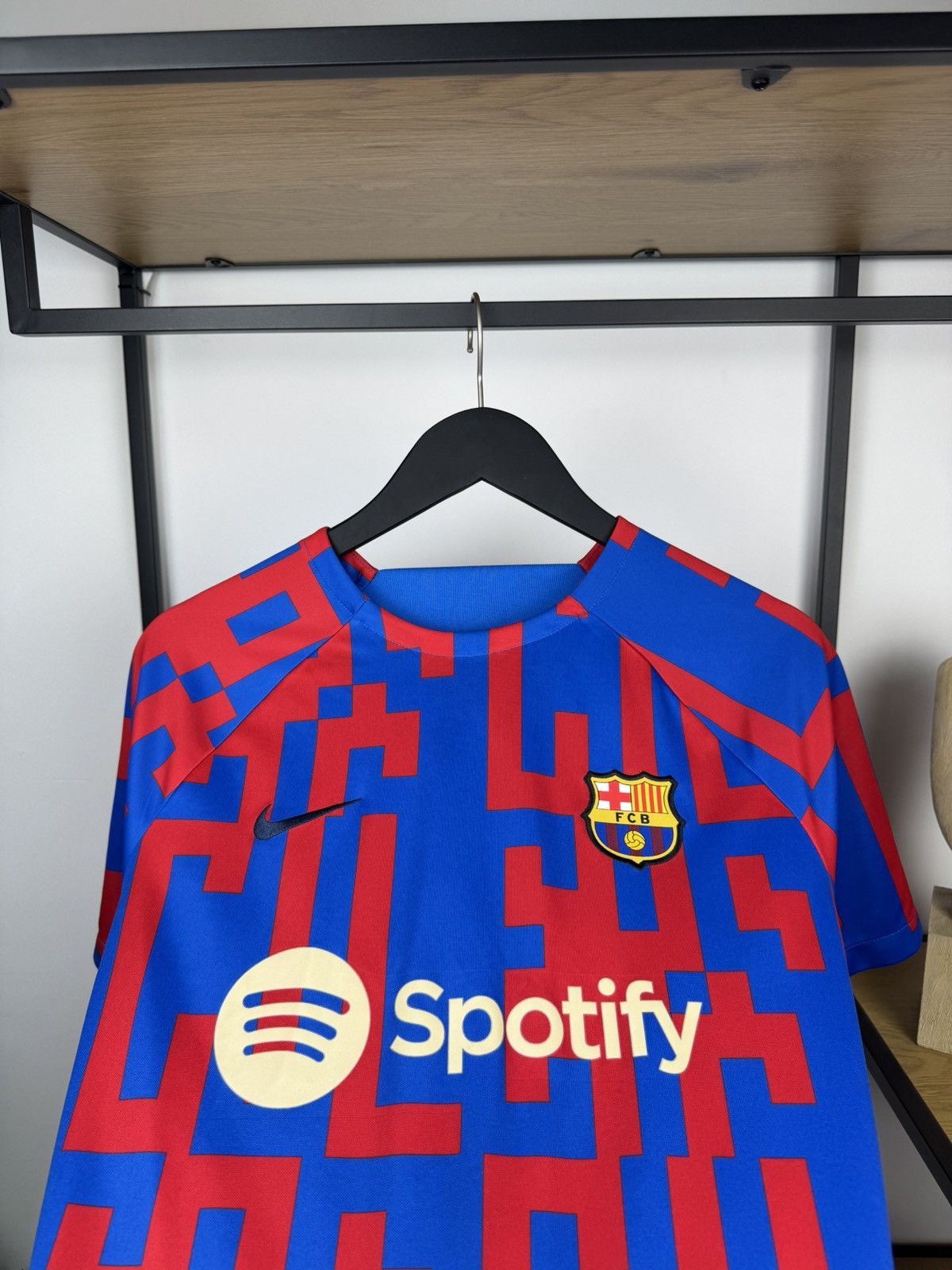 Nike FC Barcelona 2022/2023 Pre-Match Jersey Mens L Size US L / EU 52-54 / 3 - 4 Thumbnail